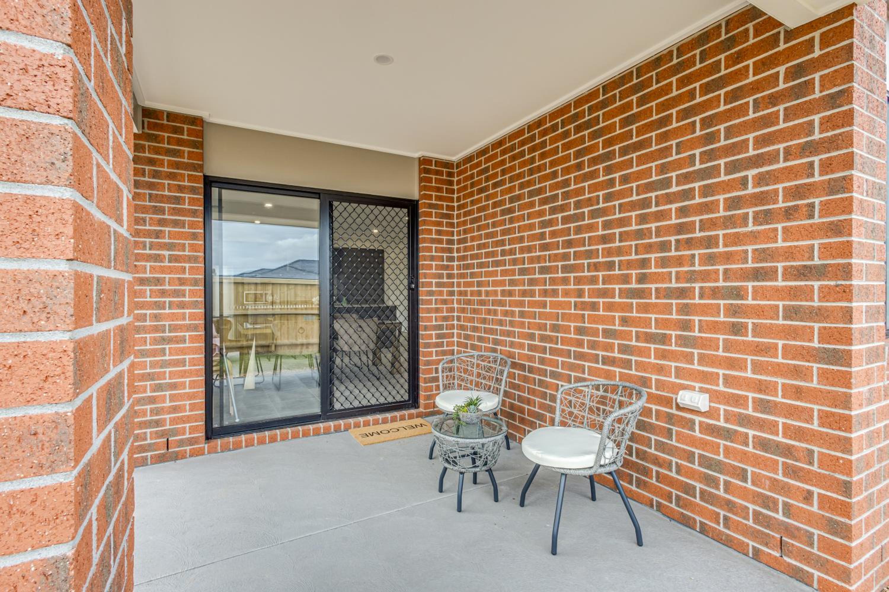 StayAU Charming 4BR Retreat in Wyndham Vale