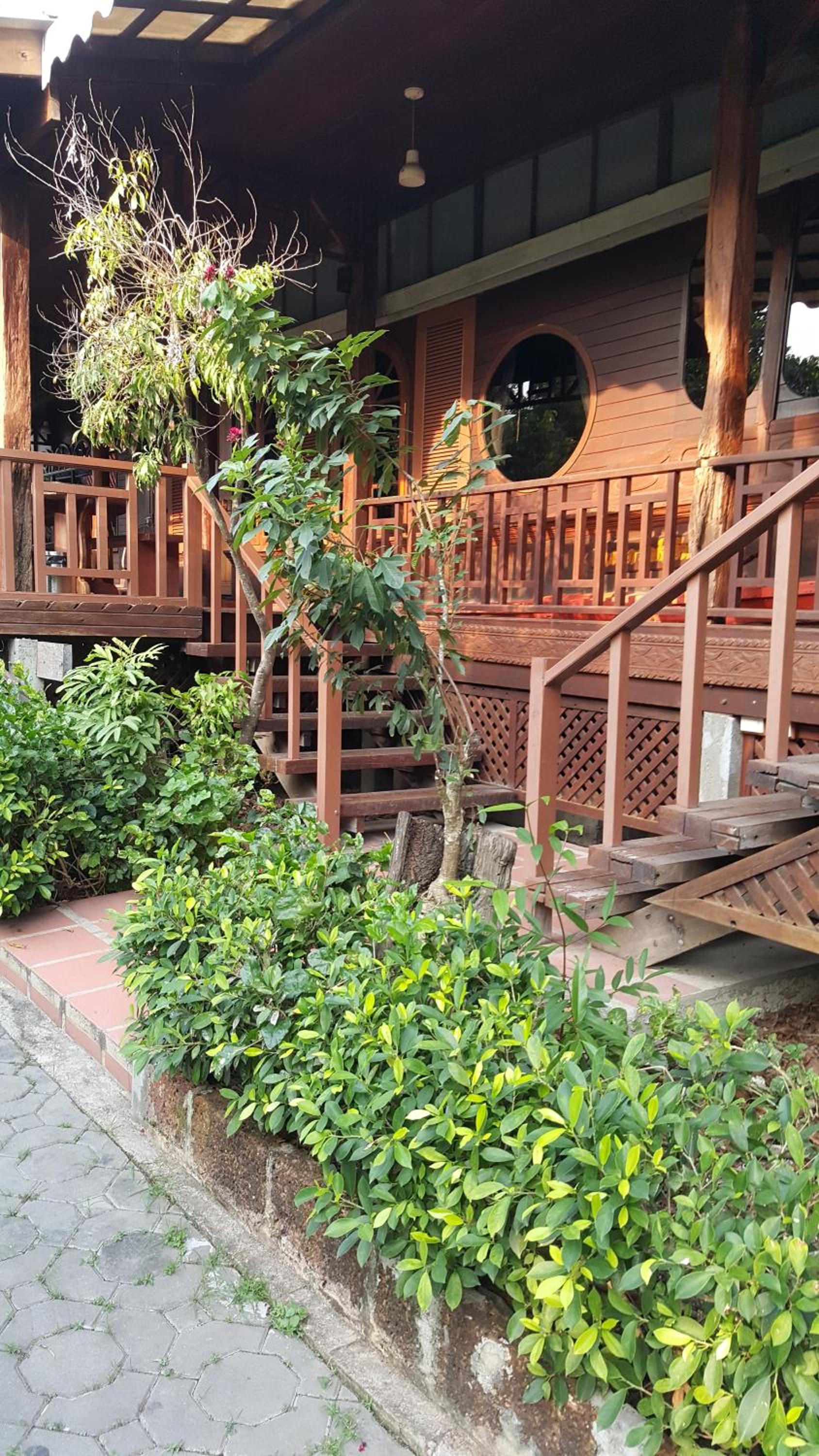 Hotel Ruean Mai Chai Khlong - Image 1