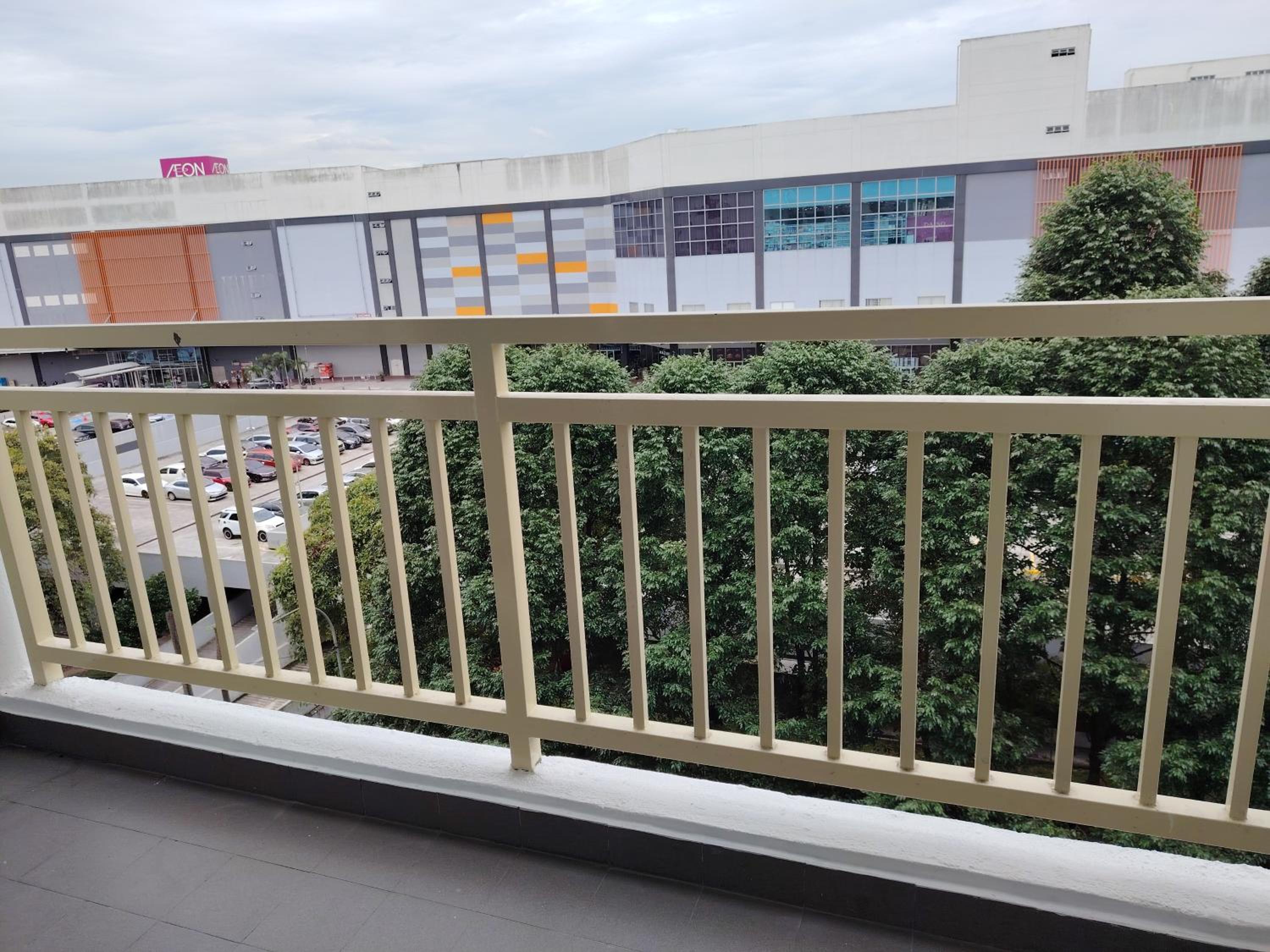 Maison Inn - Affordable Sleeps 6 to 13 near Tebrau AEON & Toppen