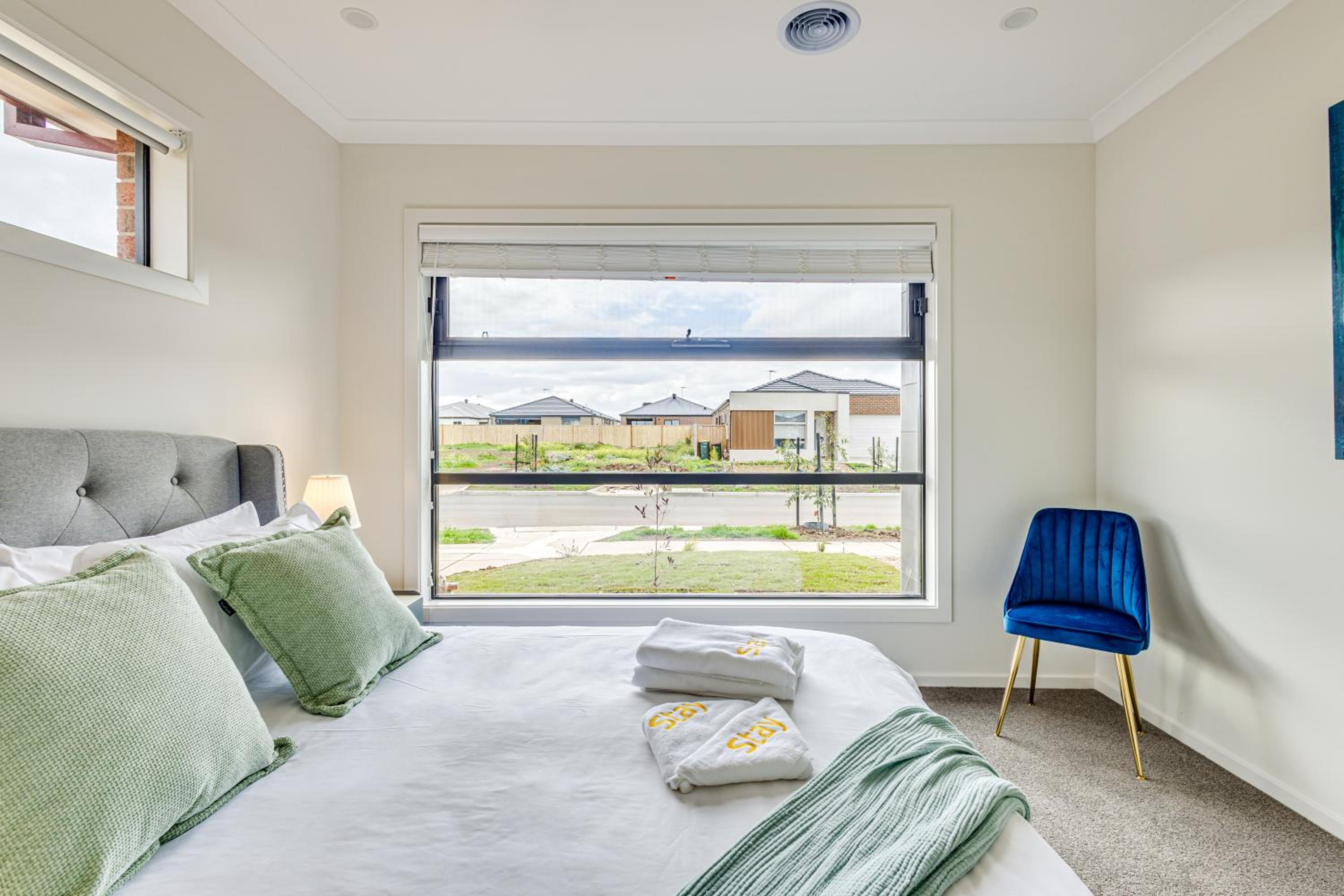 StayAU Charming 4BR Retreat in Wyndham Vale