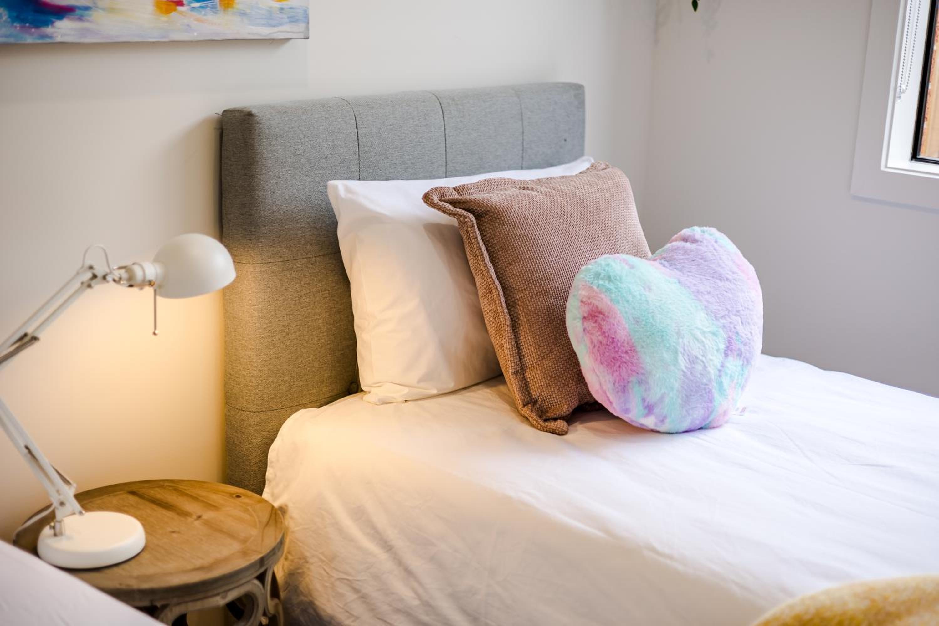 StayAU Charming 4BR Retreat in Wyndham Vale