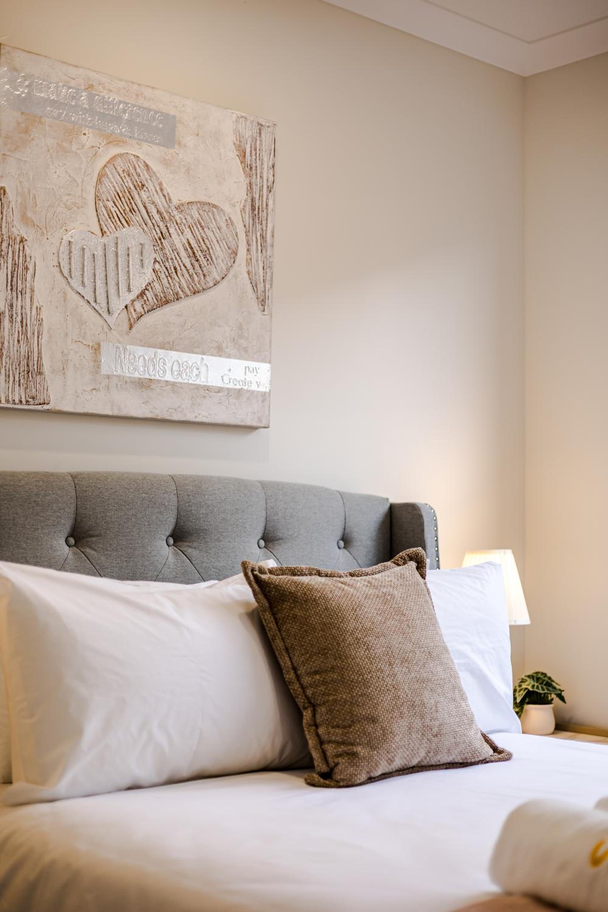StayAU Charming 4BR Retreat in Wyndham Vale