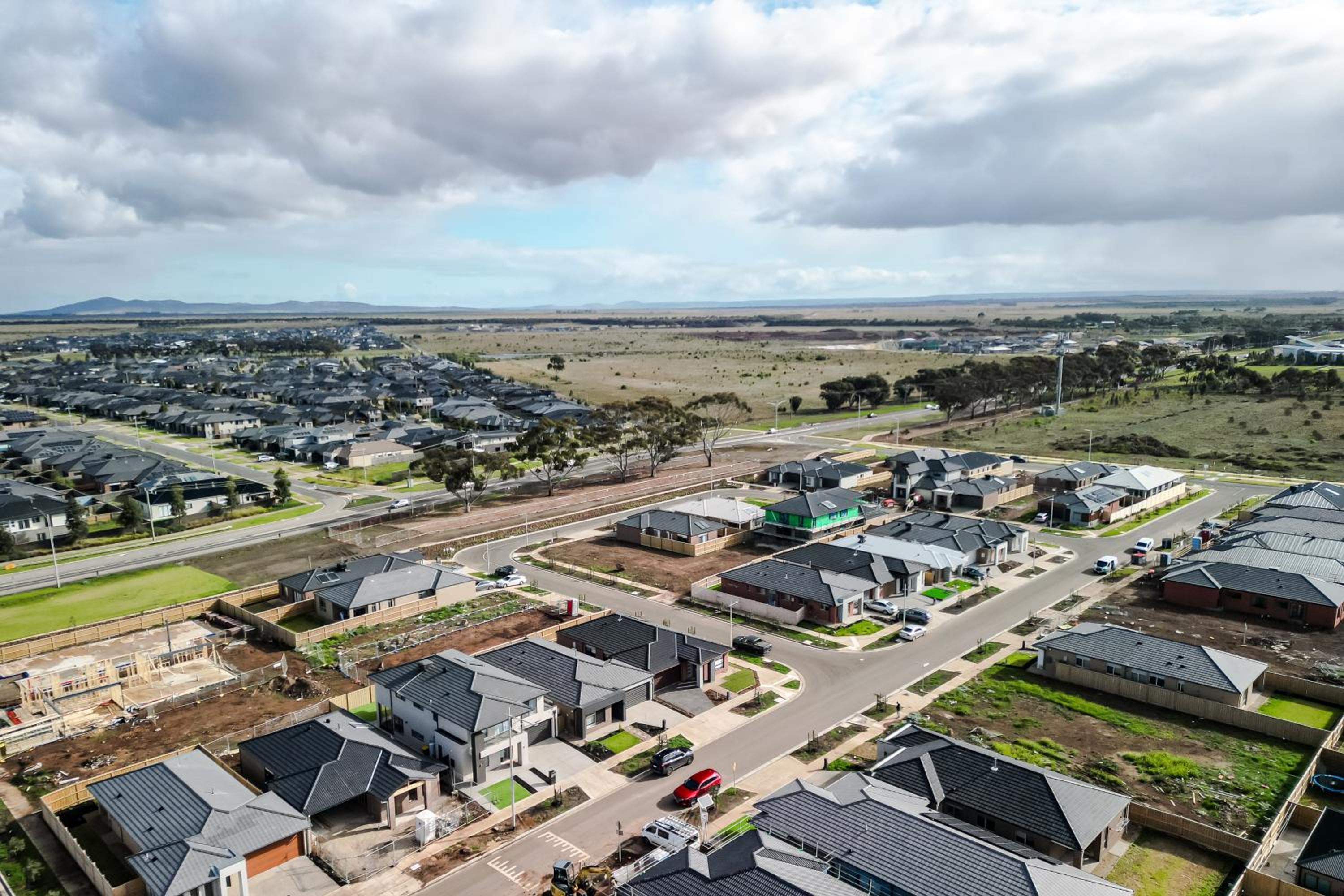 StayAU Charming 4BR Retreat in Wyndham Vale