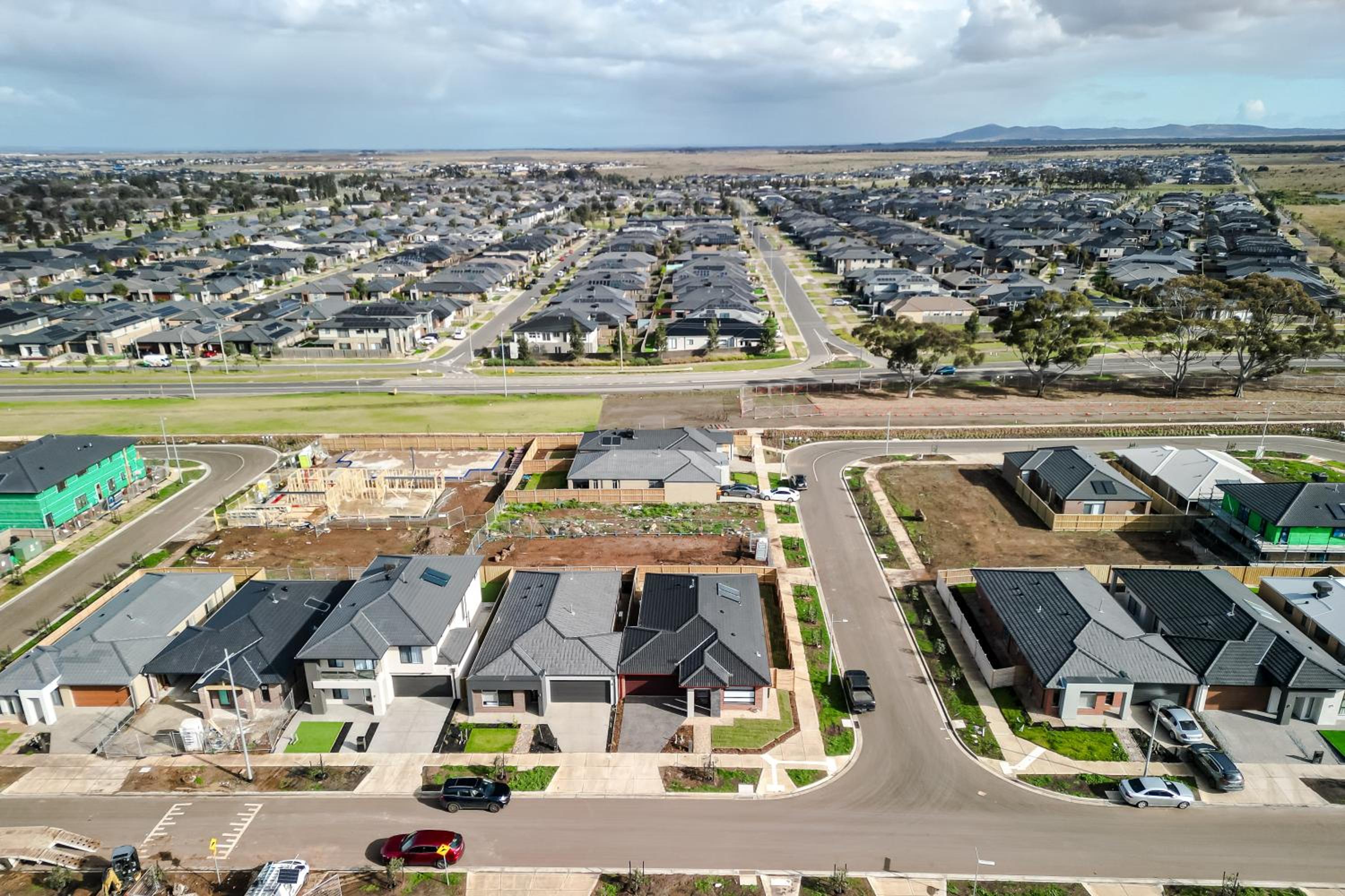 StayAU Charming 4BR Retreat in Wyndham Vale