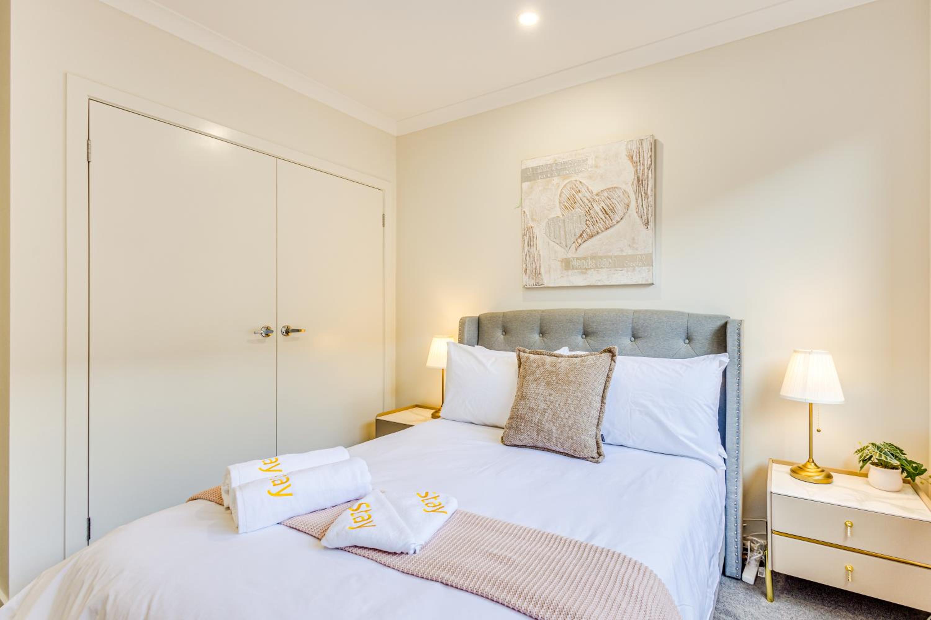 StayAU Charming 4BR Retreat in Wyndham Vale