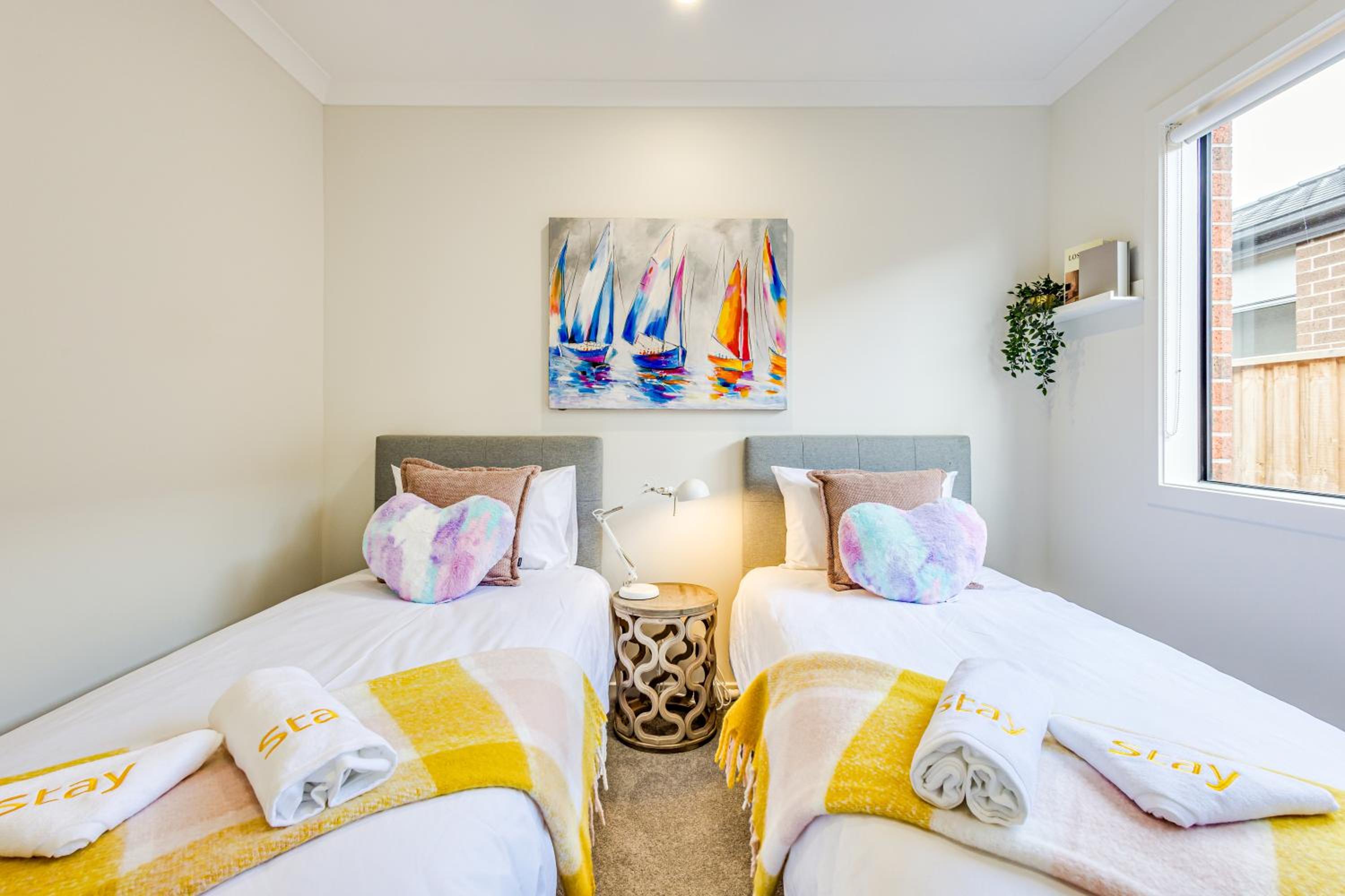 StayAU Charming 4BR Retreat in Wyndham Vale