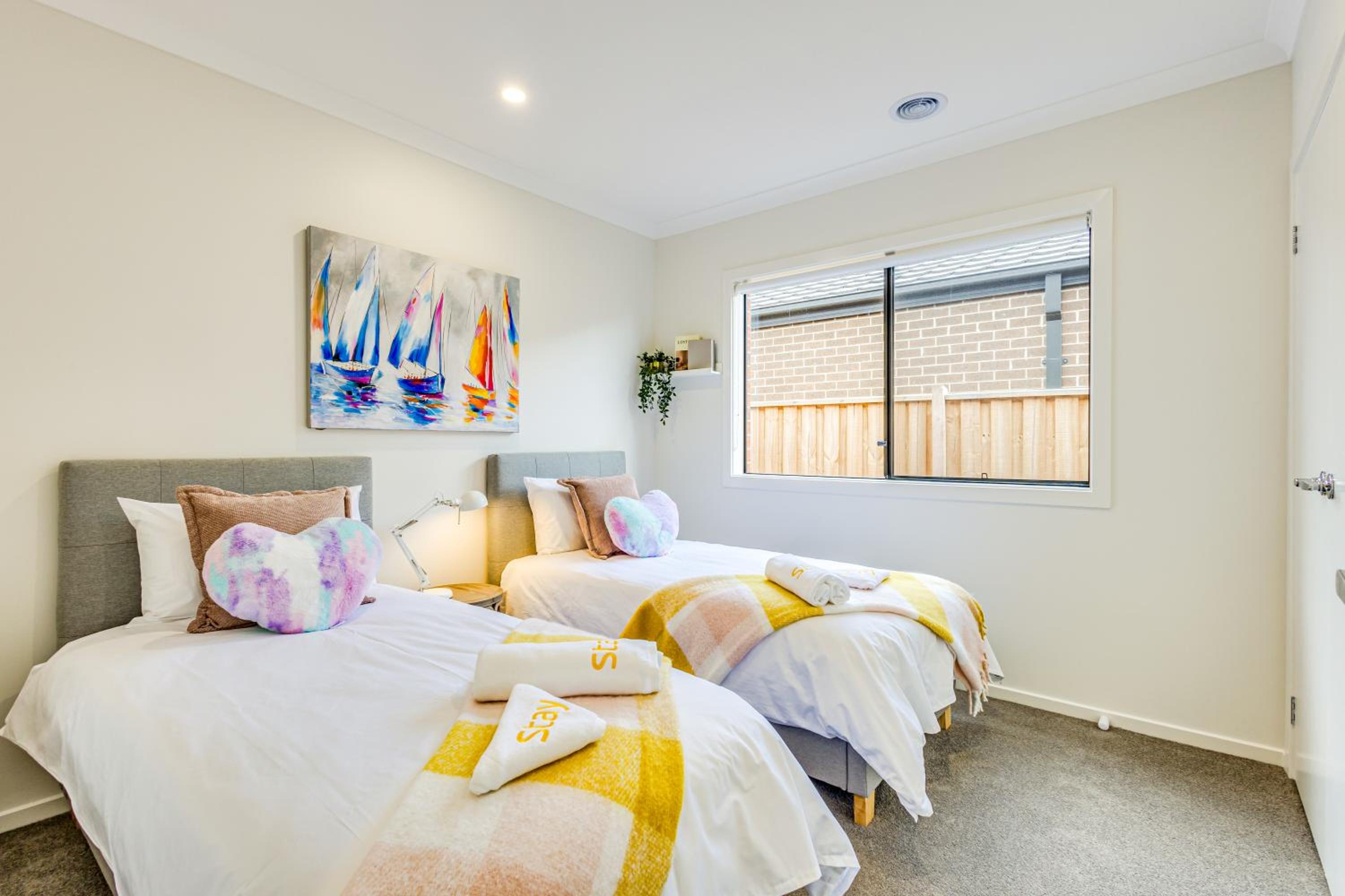 StayAU Charming 4BR Retreat in Wyndham Vale