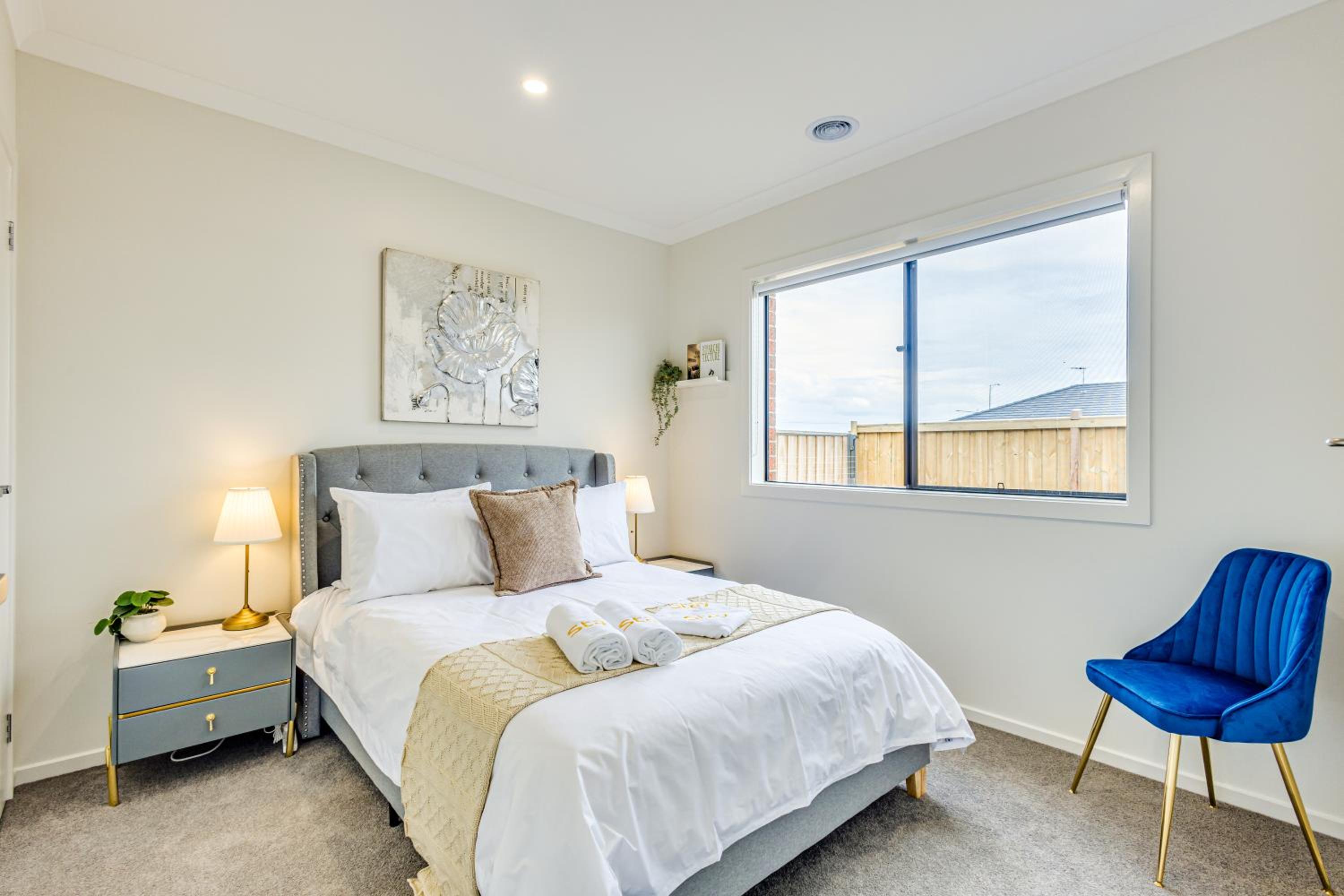 StayAU Charming 4BR Retreat in Wyndham Vale