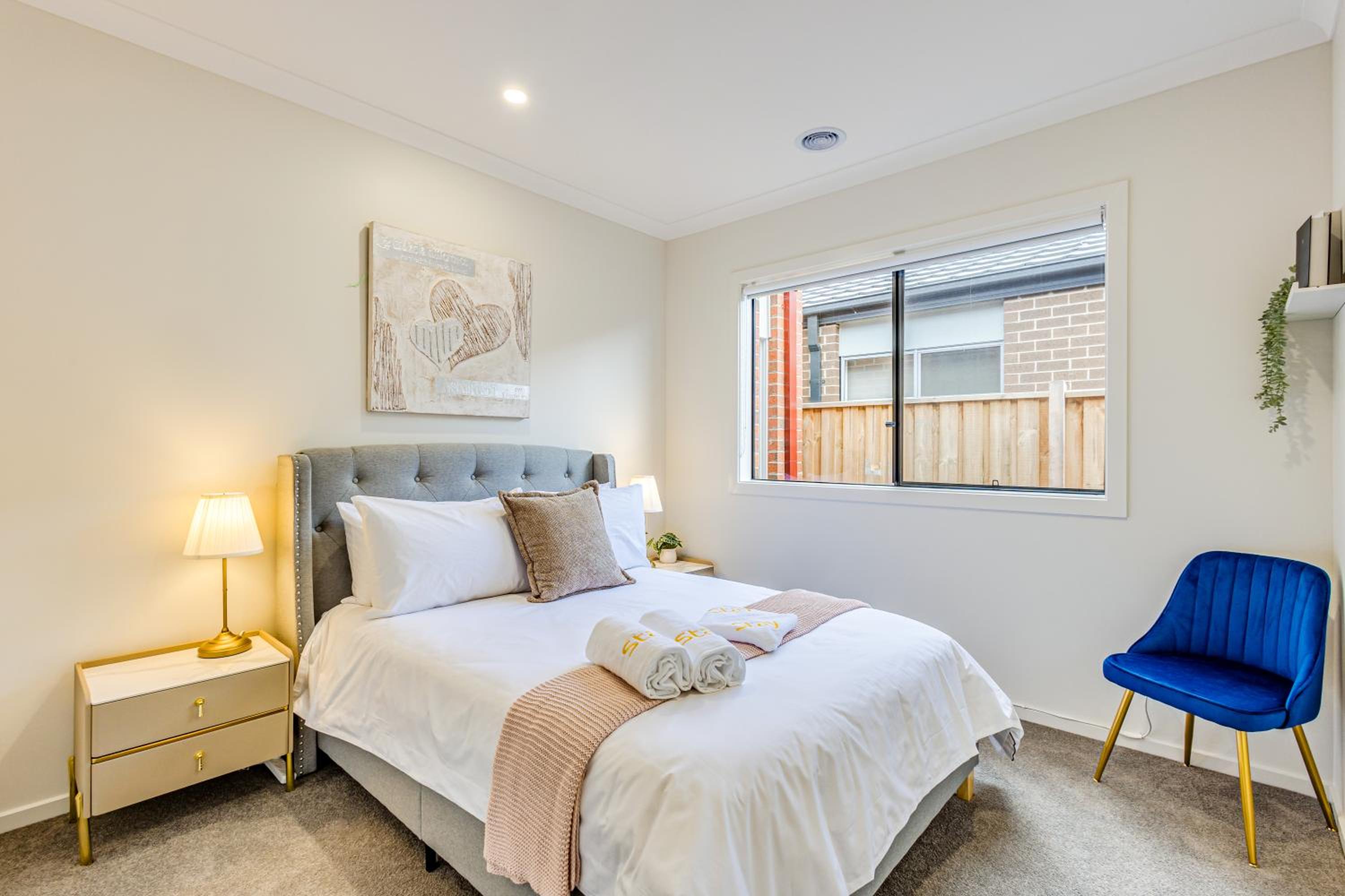 StayAU Charming 4BR Retreat in Wyndham Vale