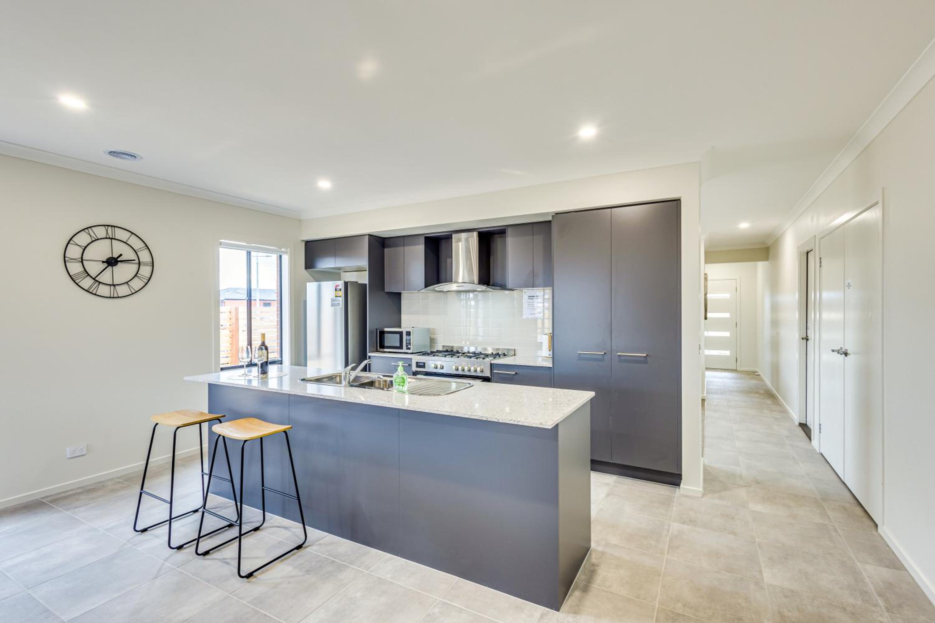 StayAU Charming 4BR Retreat in Wyndham Vale