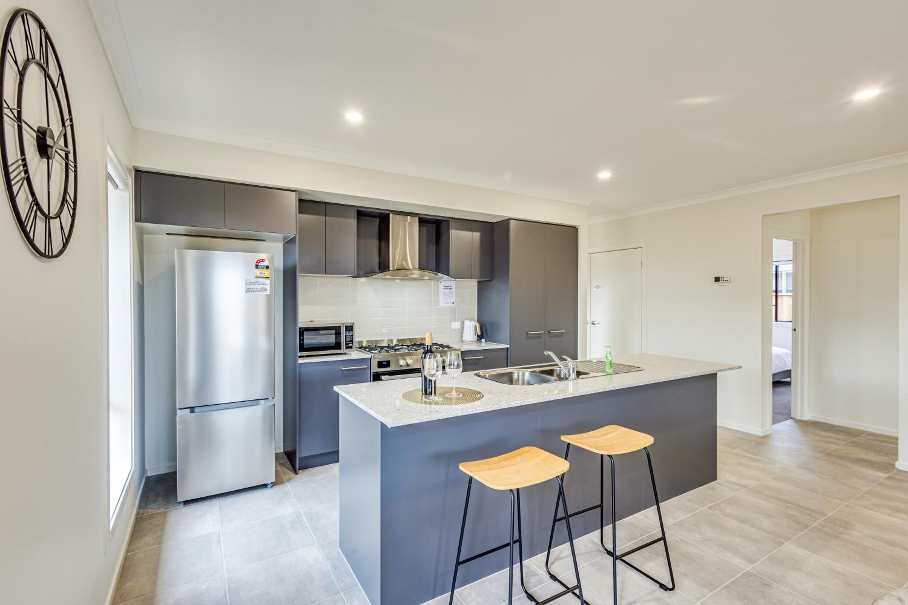 StayAU Charming 4BR Retreat in Wyndham Vale