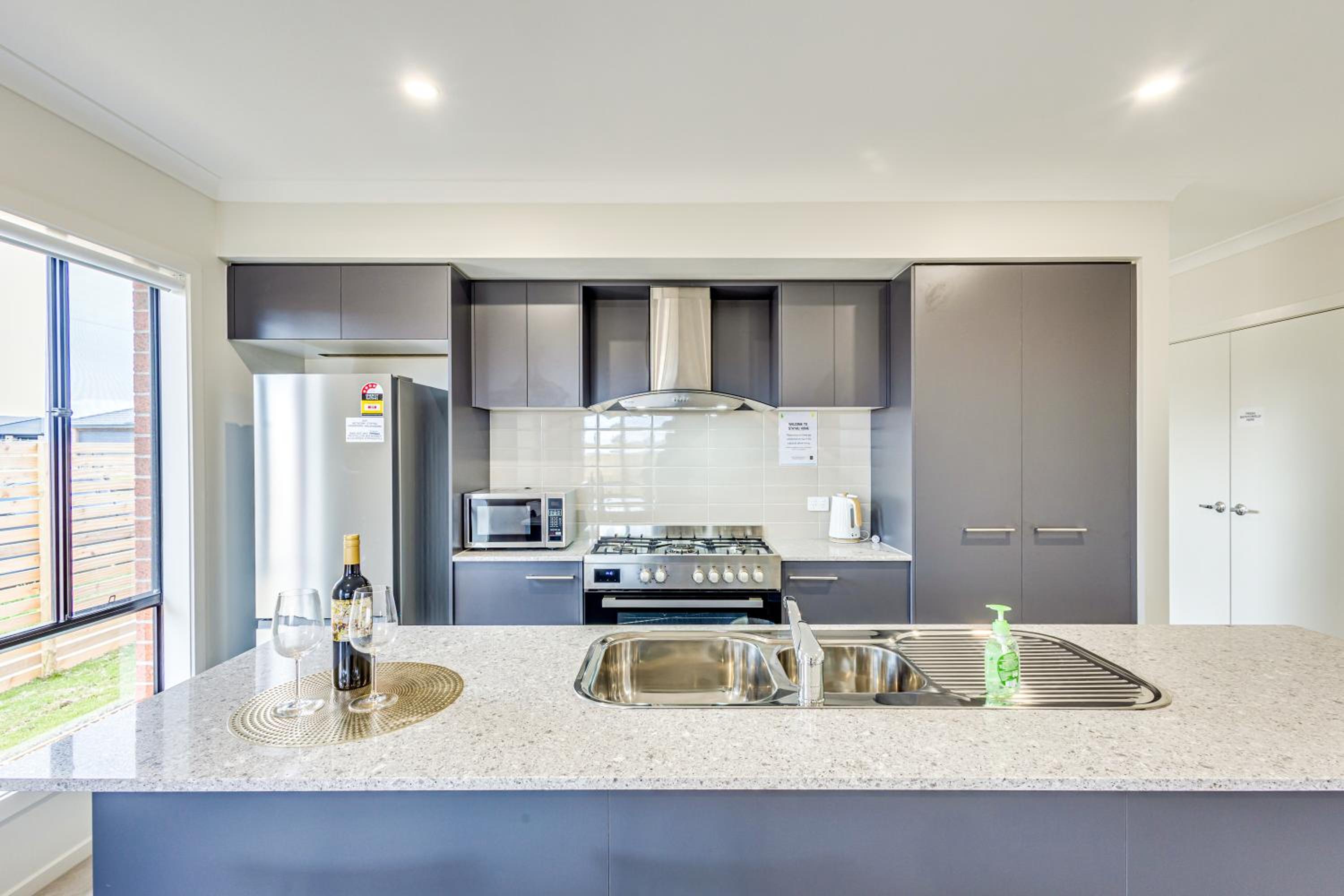 StayAU Charming 4BR Retreat in Wyndham Vale
