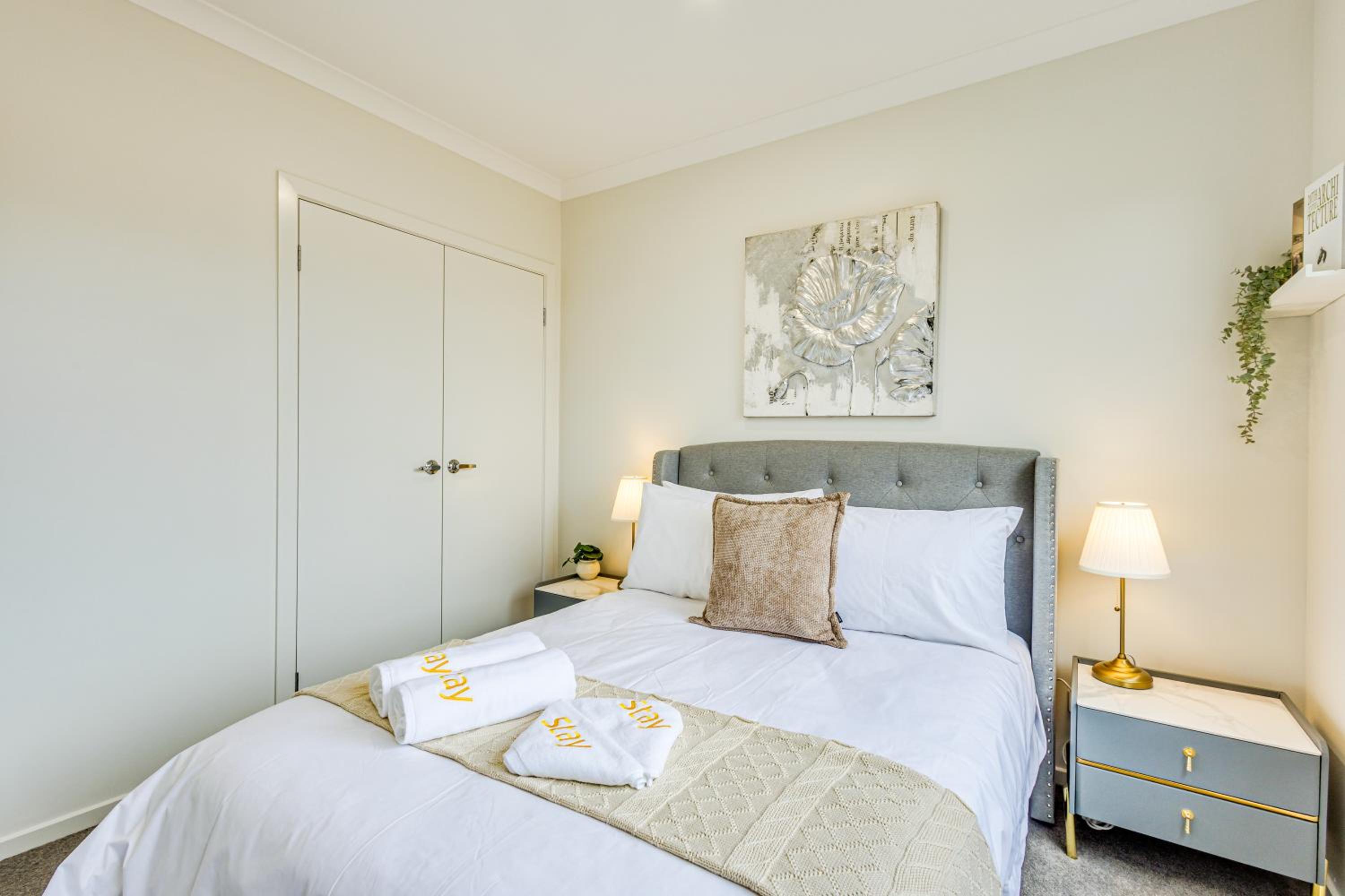 StayAU Charming 4BR Retreat in Wyndham Vale