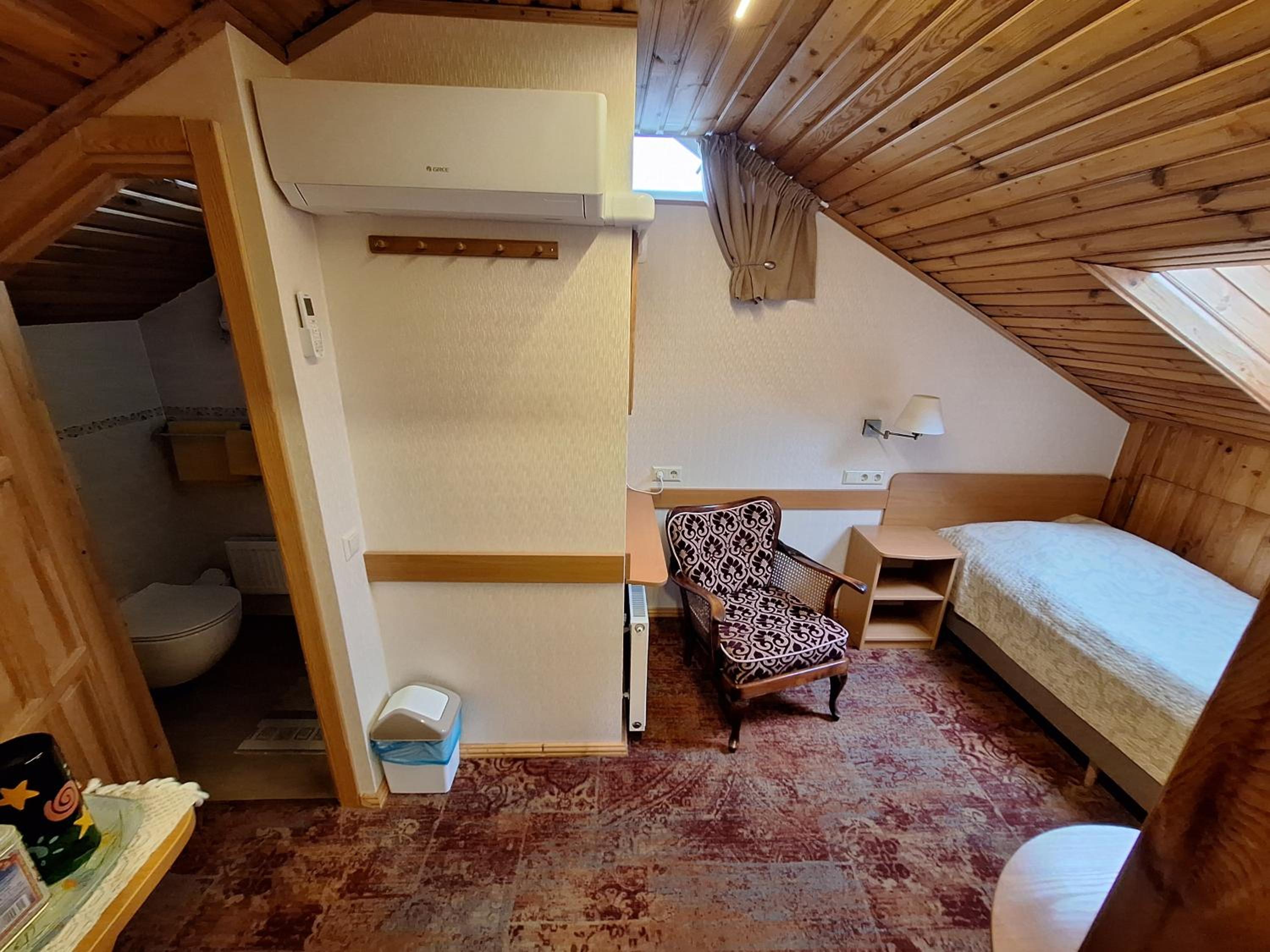 Photo 18