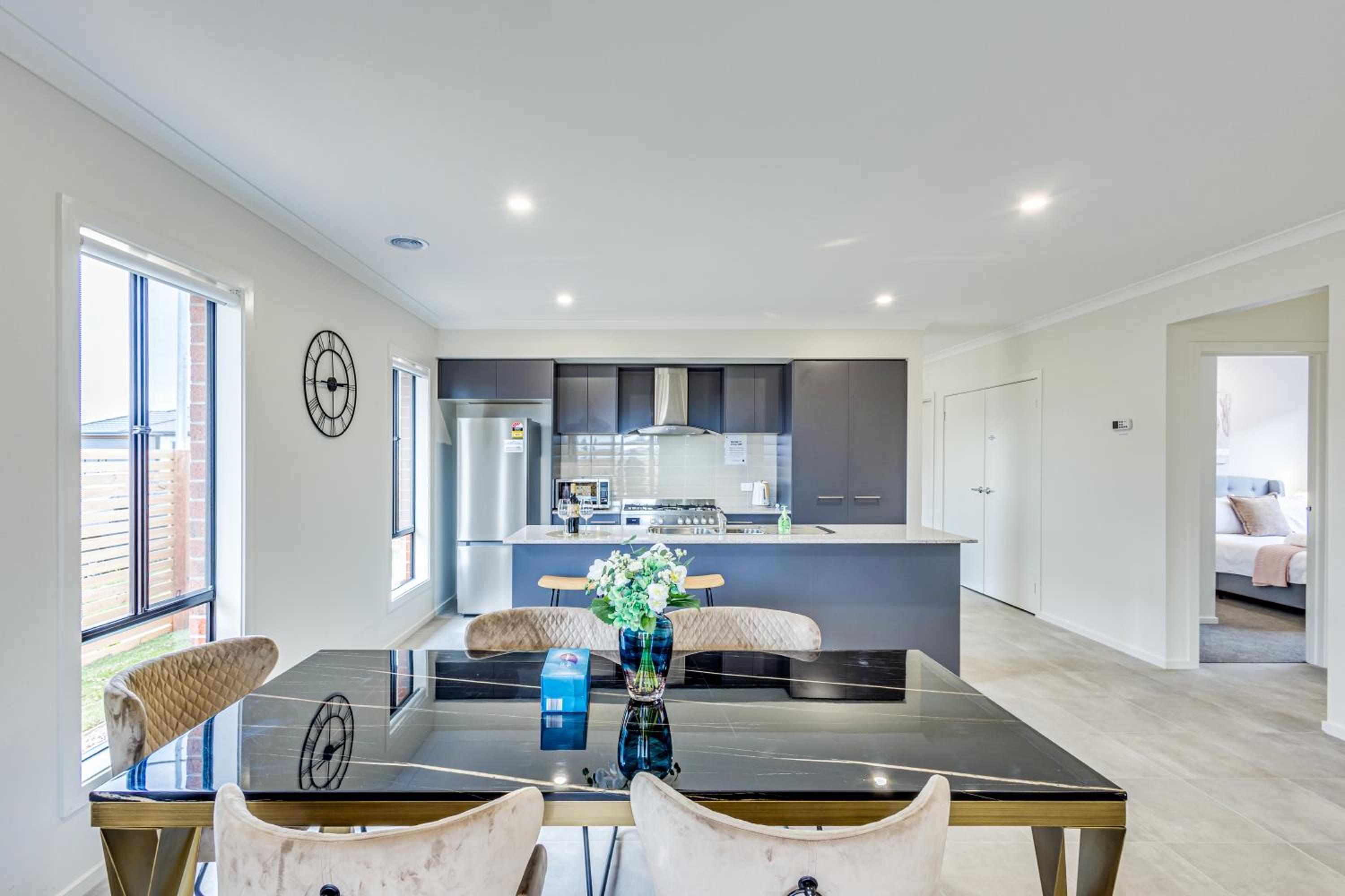 StayAU Charming 4BR Retreat in Wyndham Vale