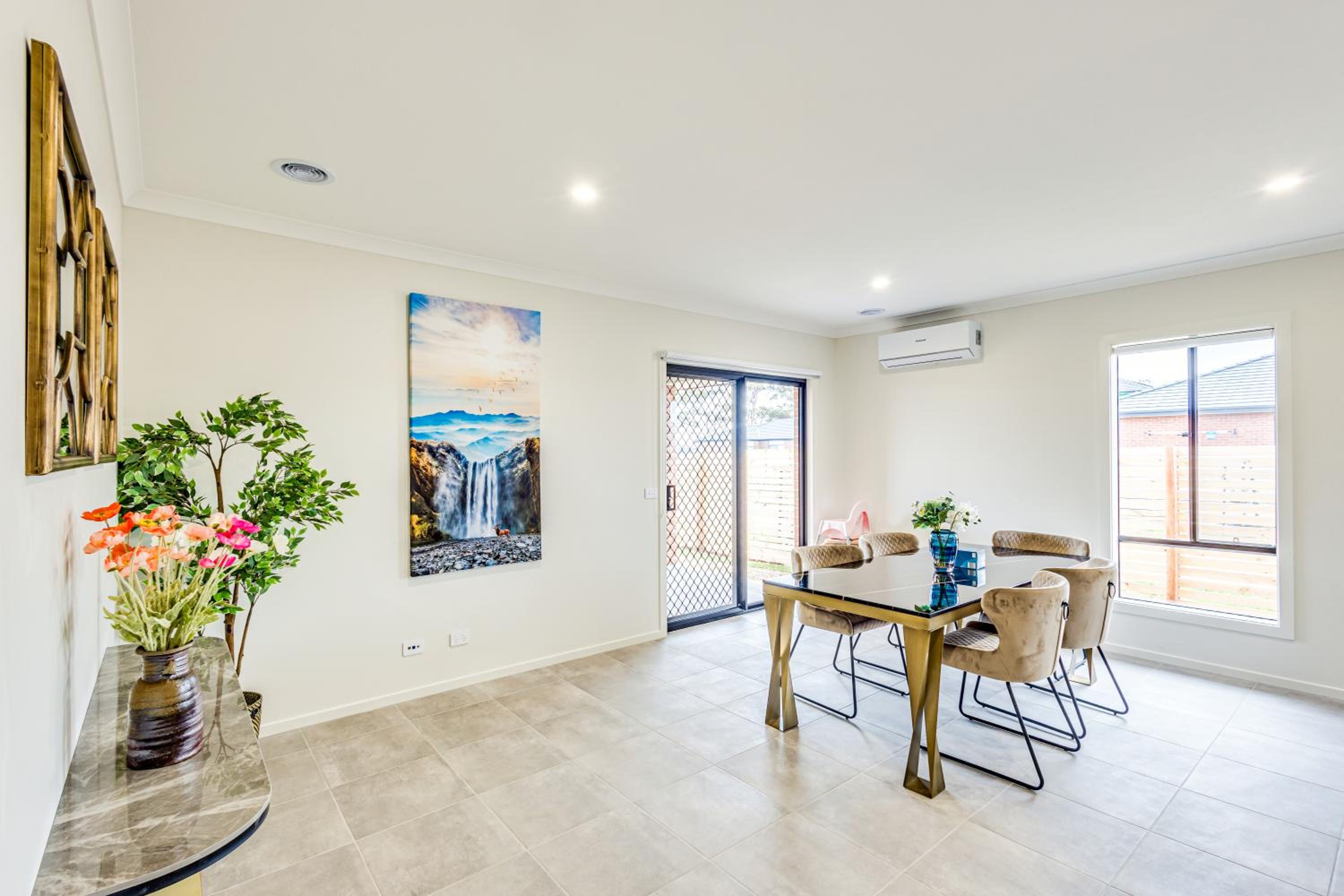 StayAU Charming 4BR Retreat in Wyndham Vale