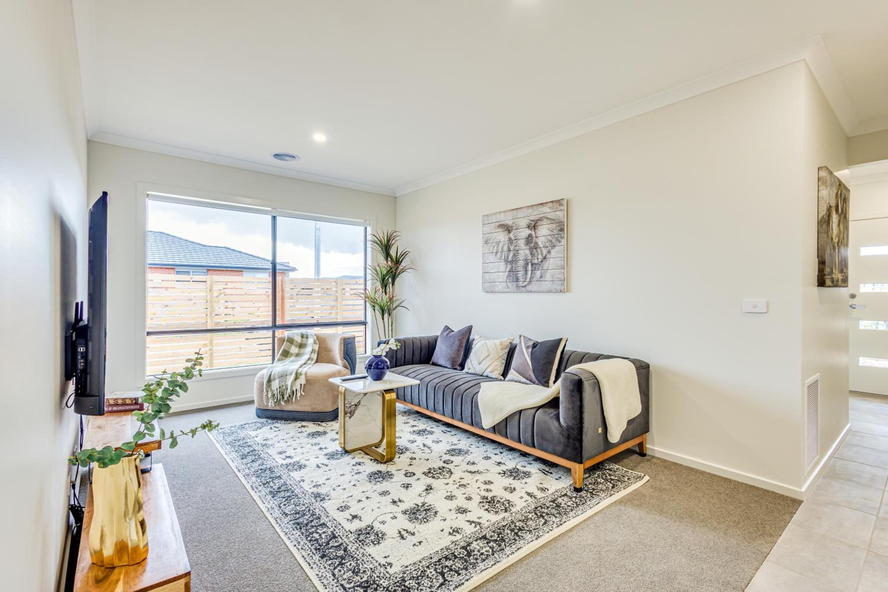 StayAU Charming 4BR Retreat in Wyndham Vale