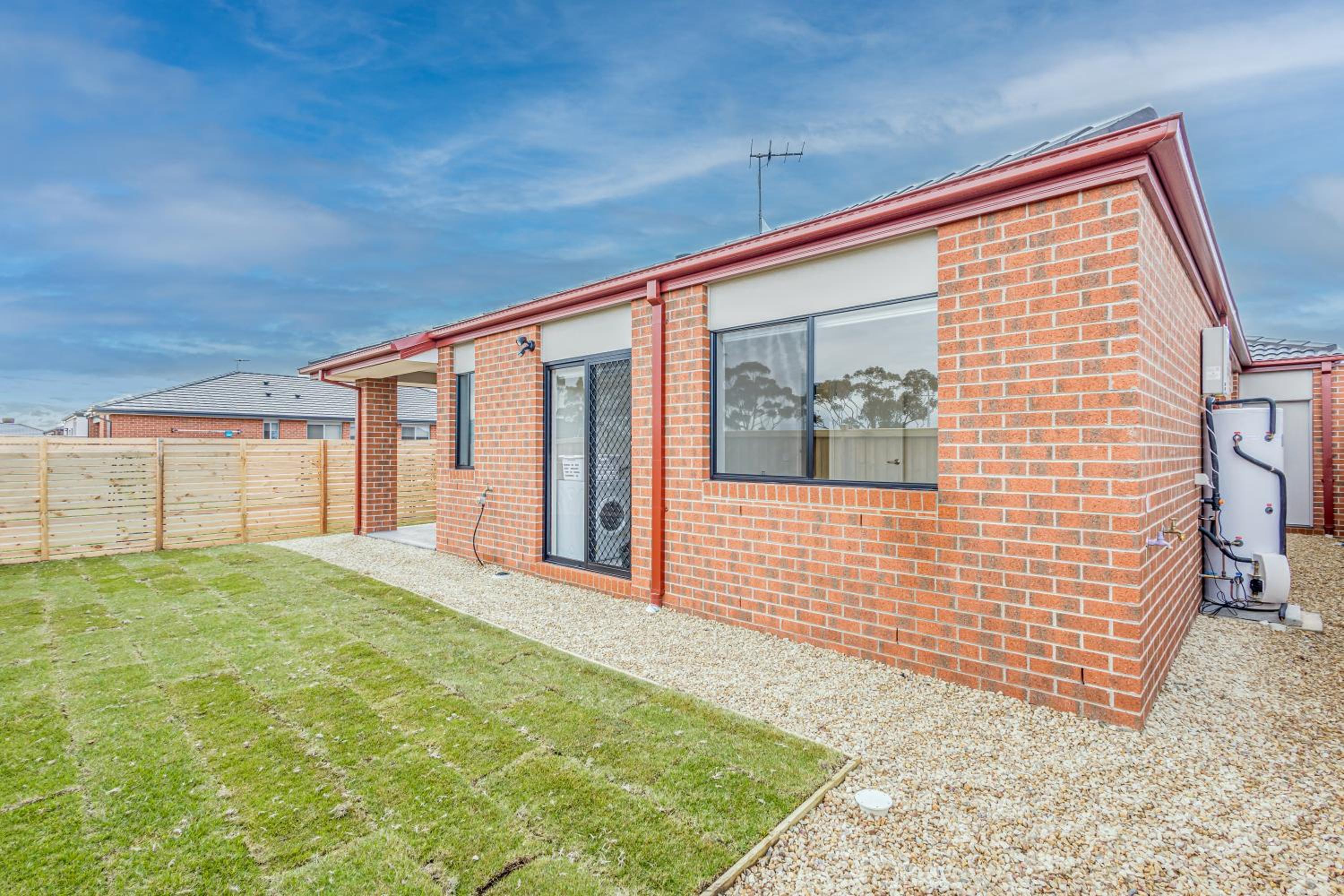 StayAU Charming 4BR Retreat in Wyndham Vale