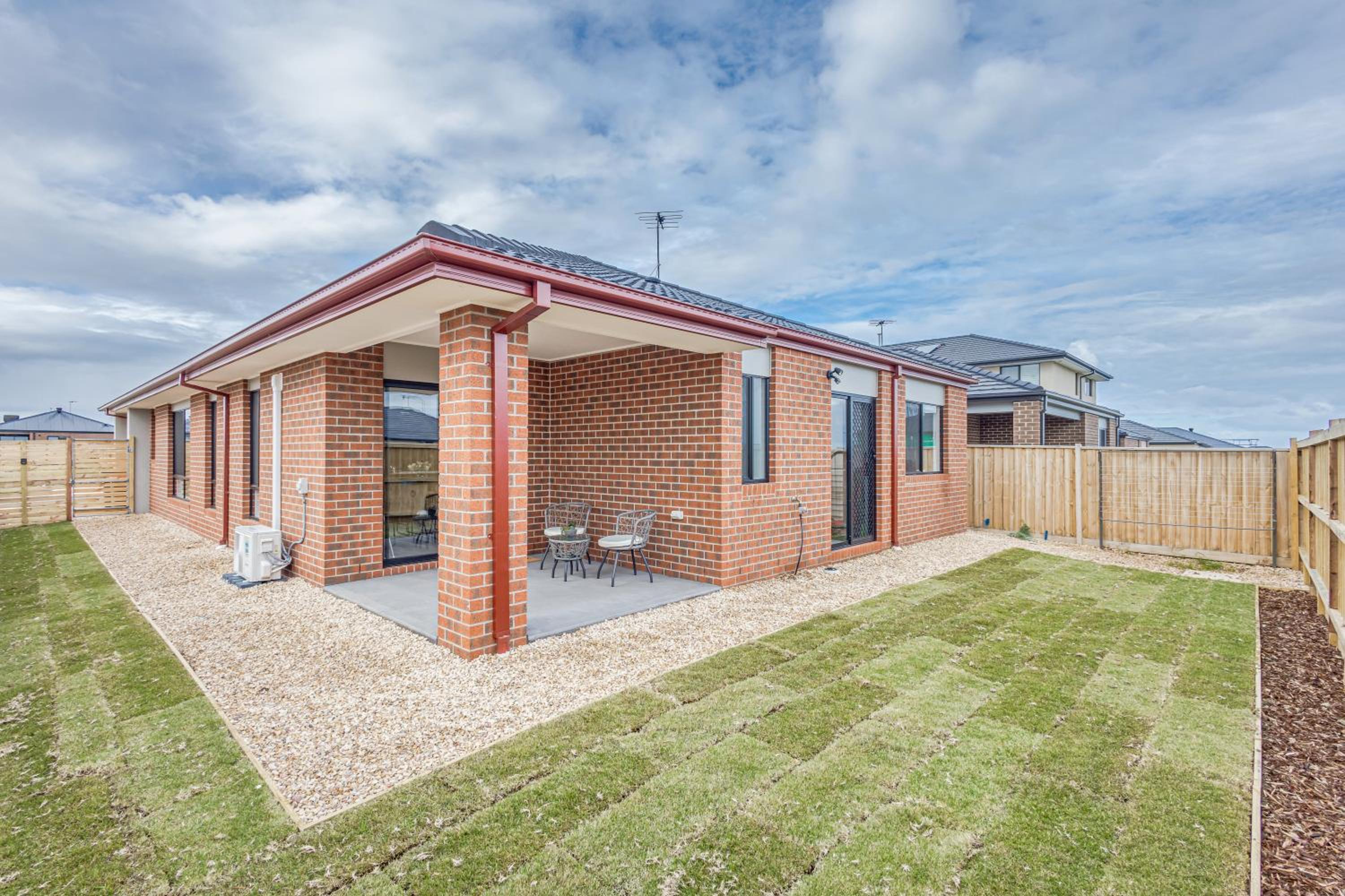 StayAU Charming 4BR Retreat in Wyndham Vale