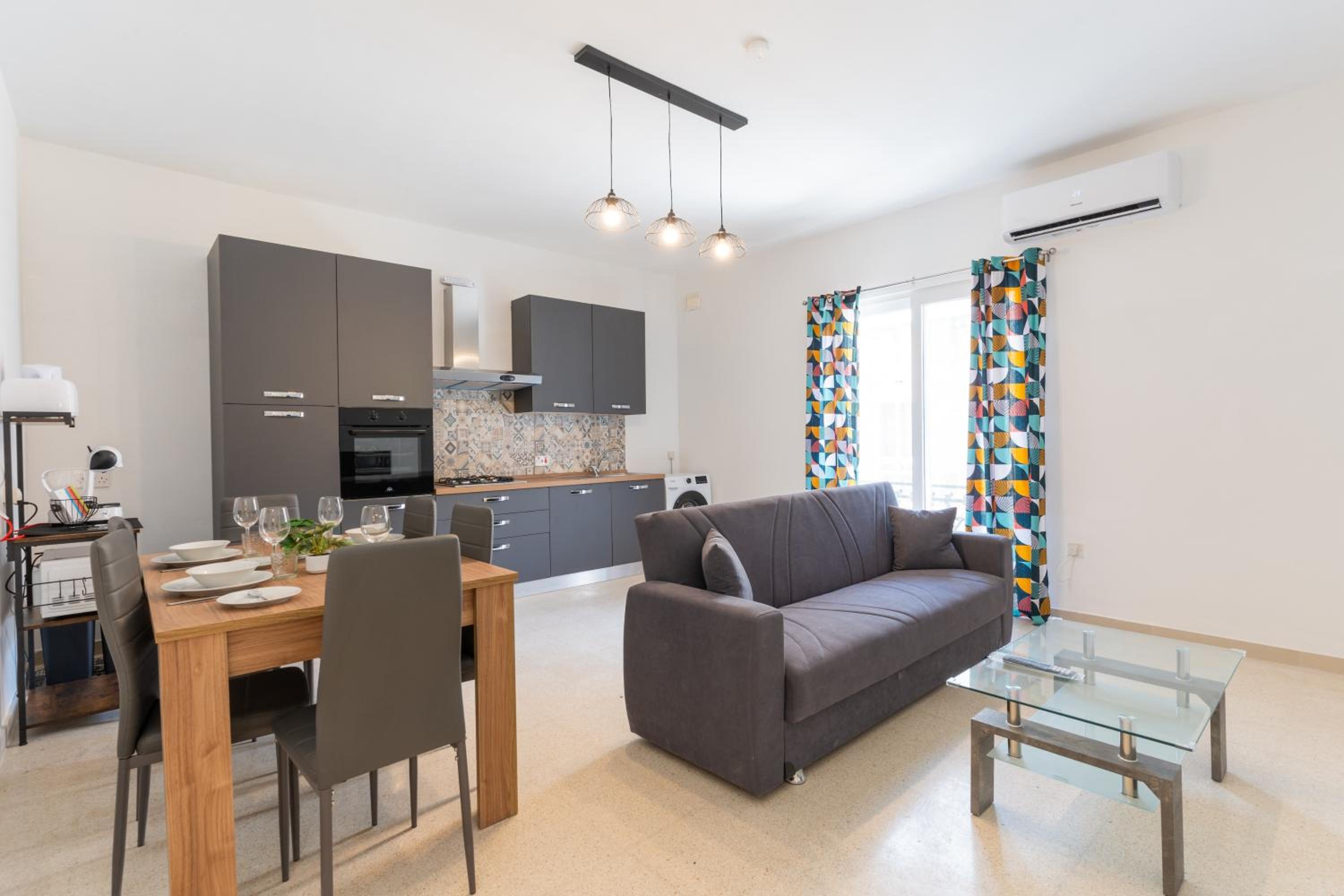 Charming 3-Bed in St Pauls 2-Hosted by Sweetstay photo 1