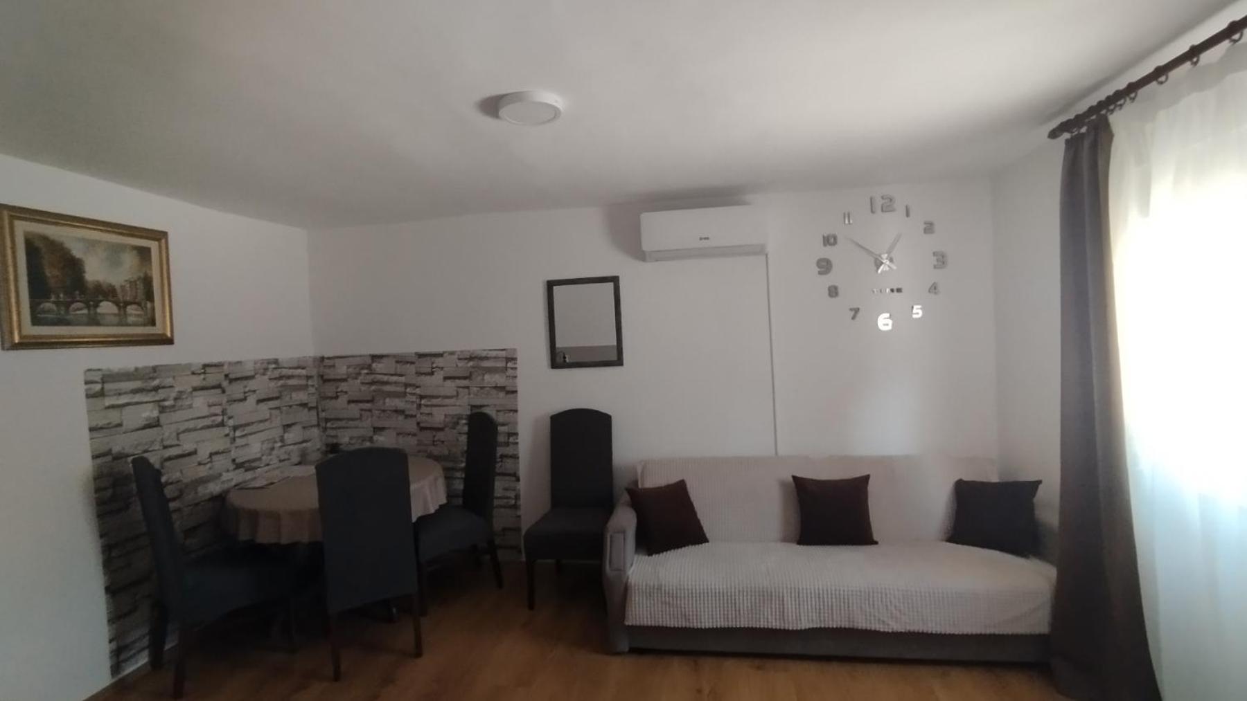 Apartman Mira