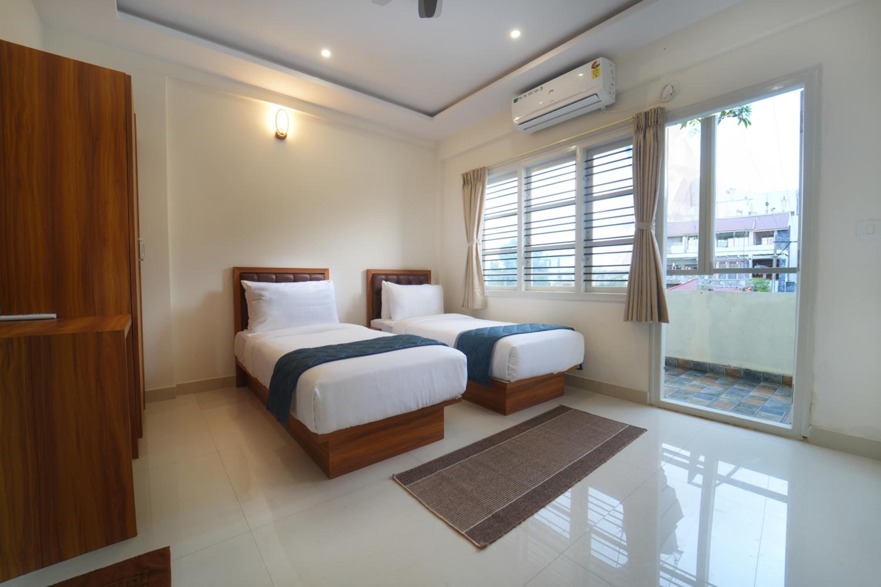 SIGNATURE HOMES LUXURY SERVICE APARTMENT