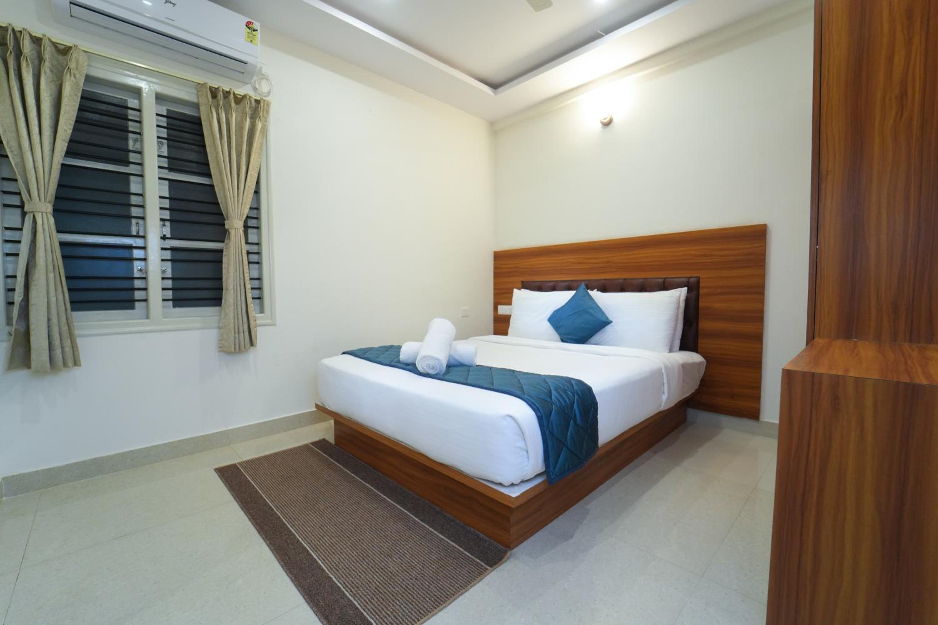 SIGNATURE HOMES LUXURY SERVICE APARTMENT