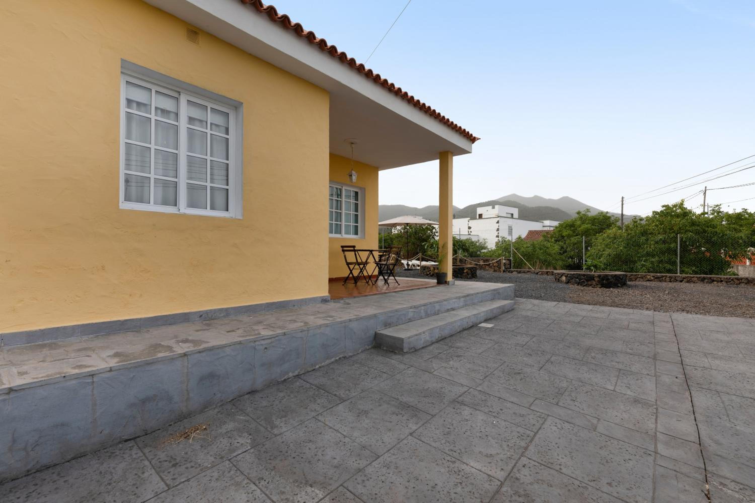 La Casa Amarilla