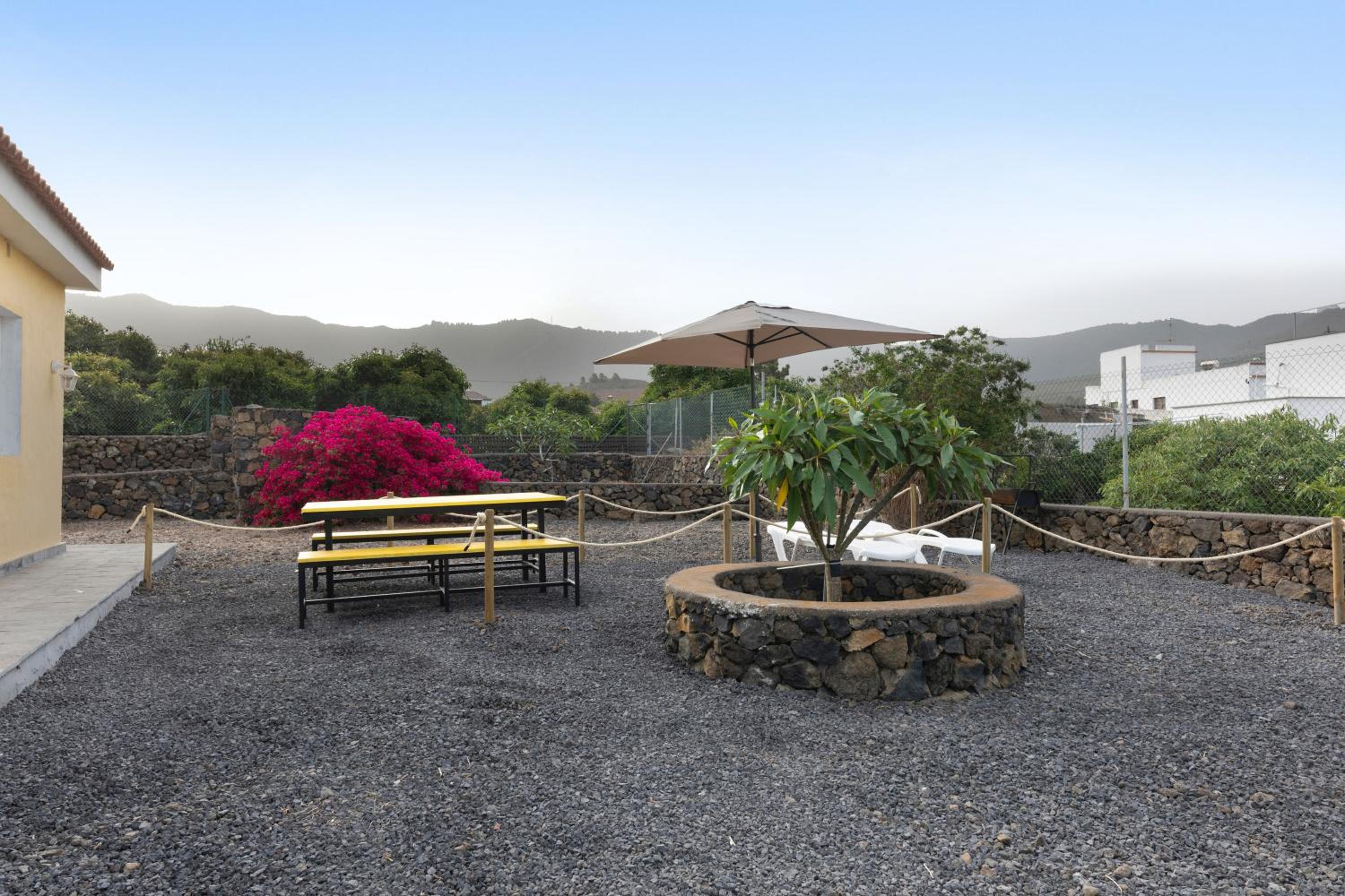 La Casa Amarilla