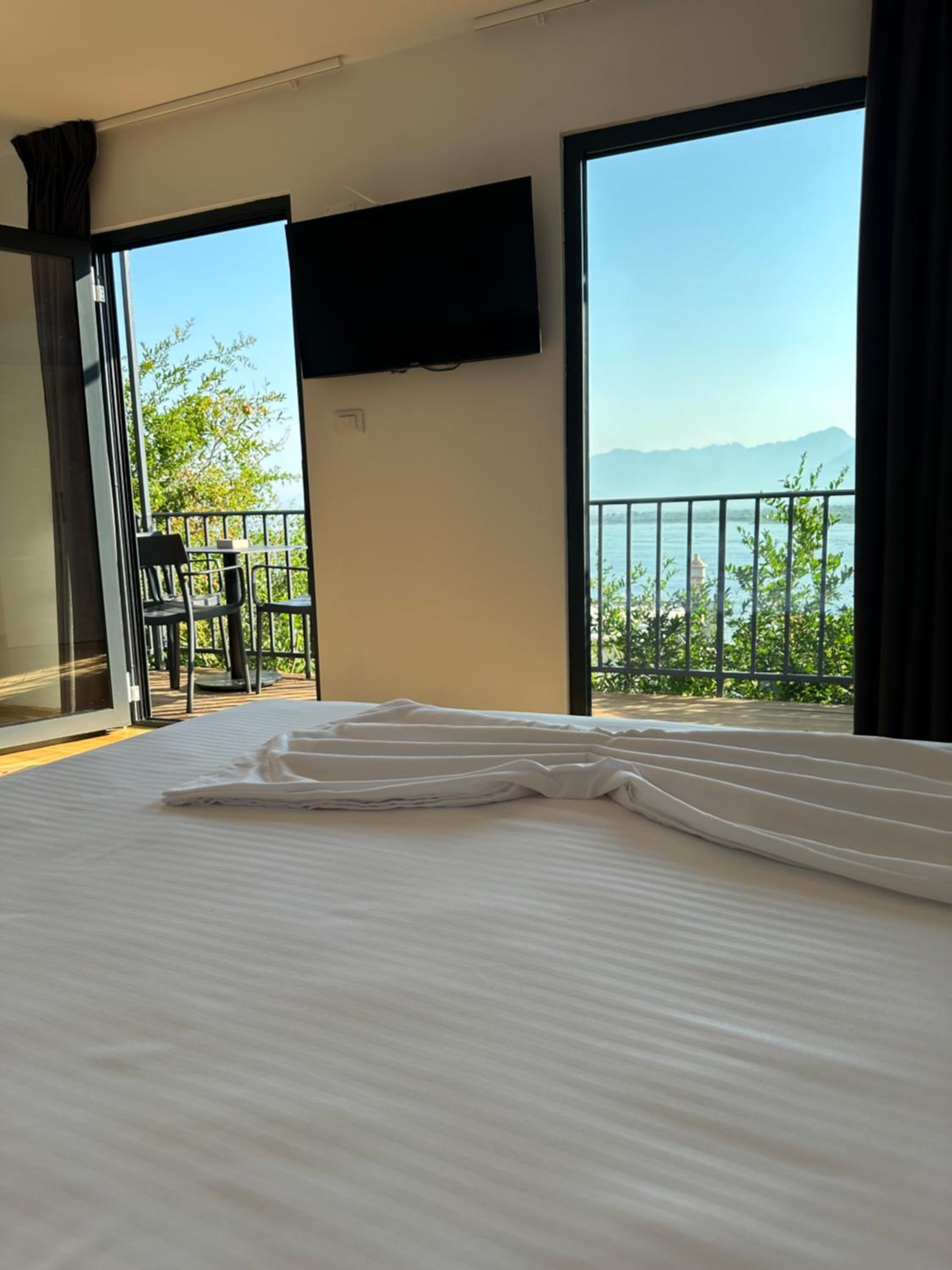 Lake Escape Villa Shirokë