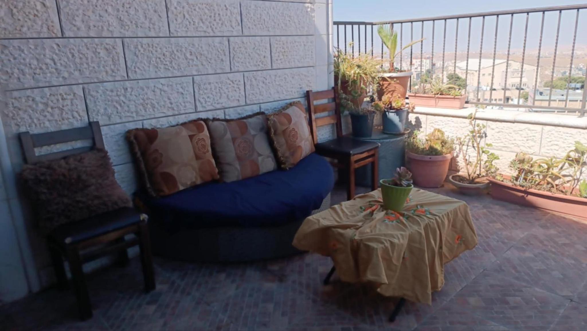 Elie' s rooftop studio view 3