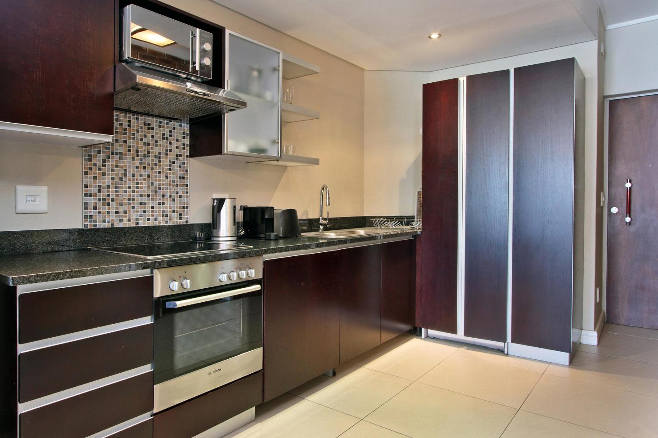 Luxury Apartments in The Rockwell, close to the V&A Waterfront view 4