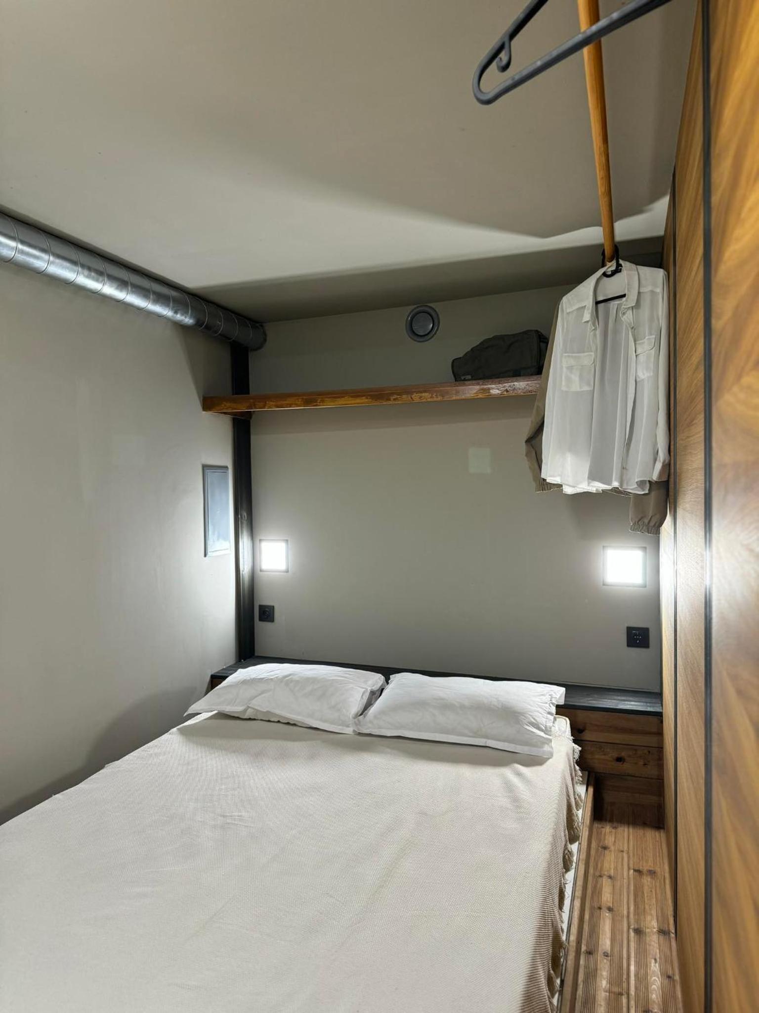 Swed Cab Embassy HoStel