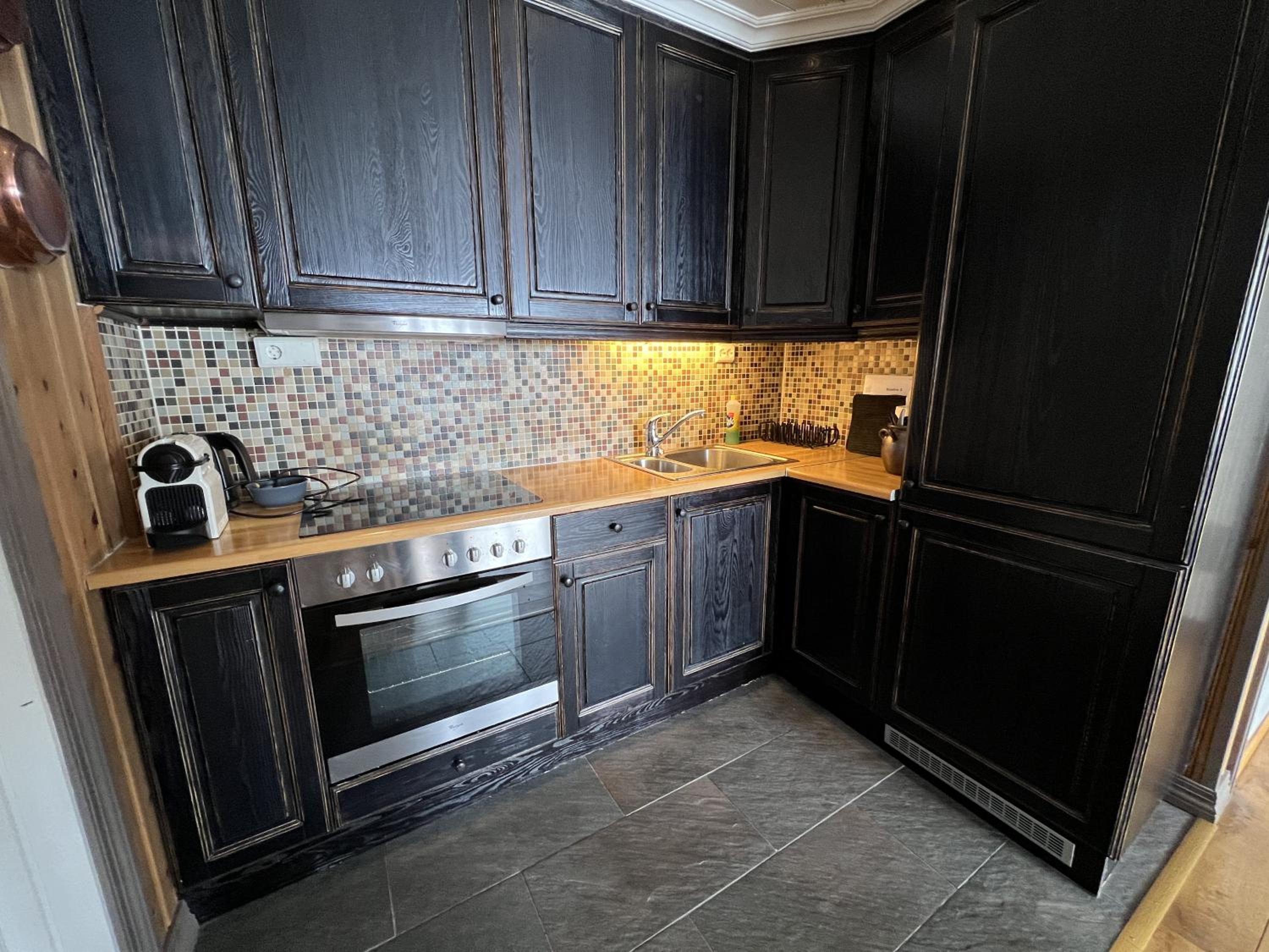 Cozy Apartment With Stunning Mountain Views view 5