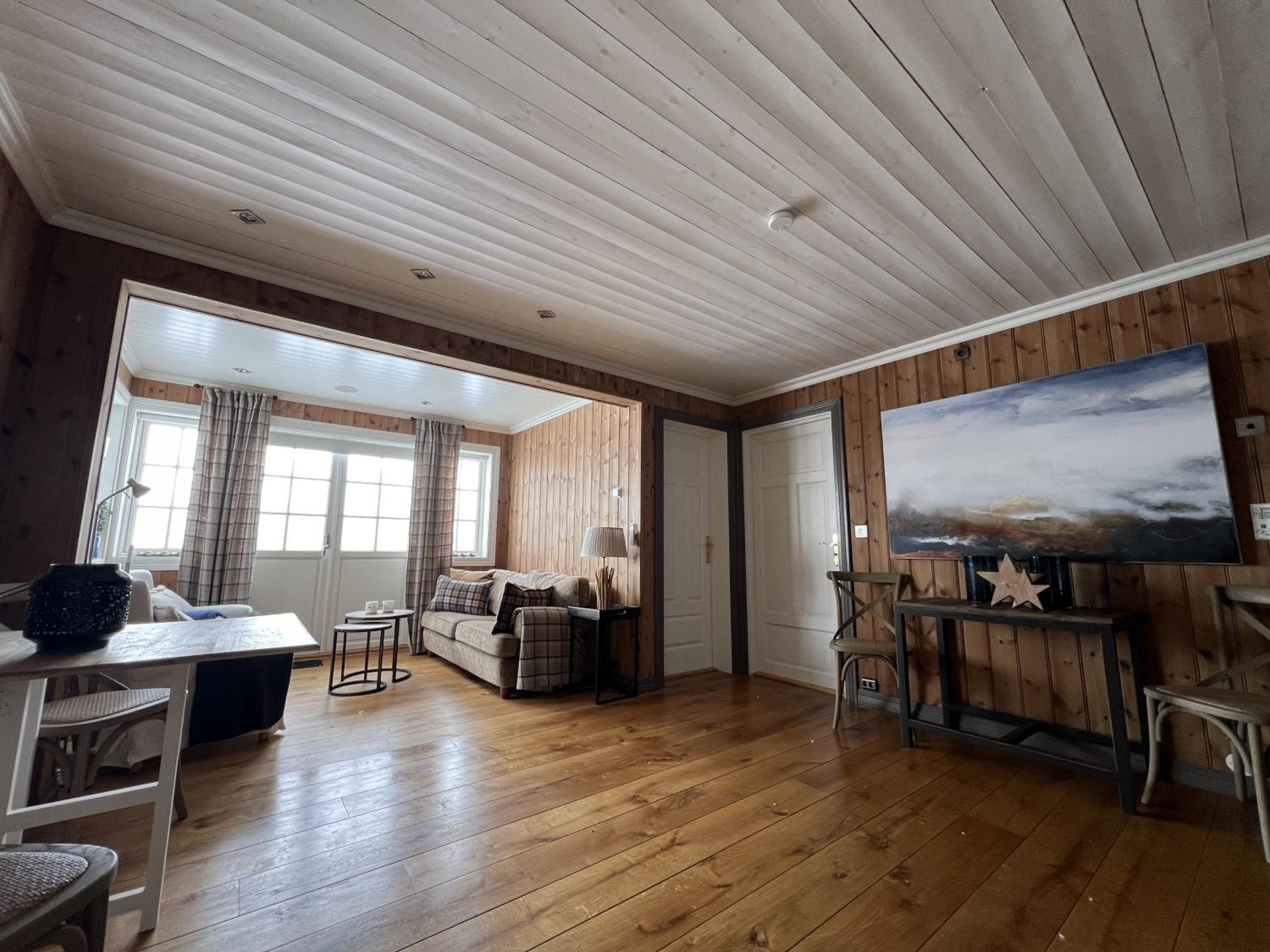 Cozy Apartment With Stunning Mountain Views view 3