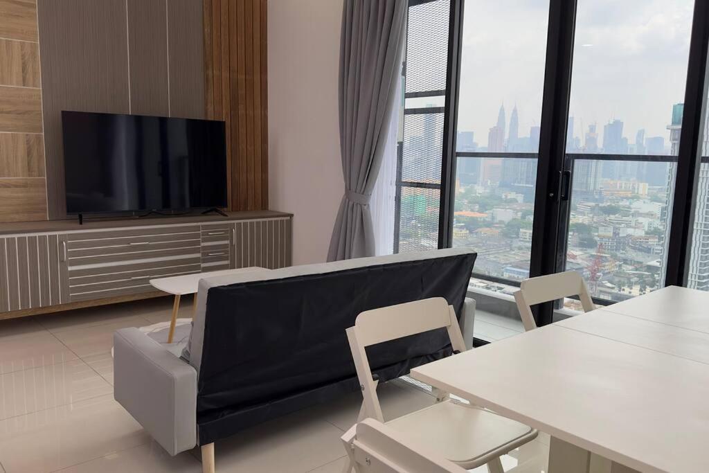 Luxury 2BR 2BR KLCC view service suites Trion A2610 KL