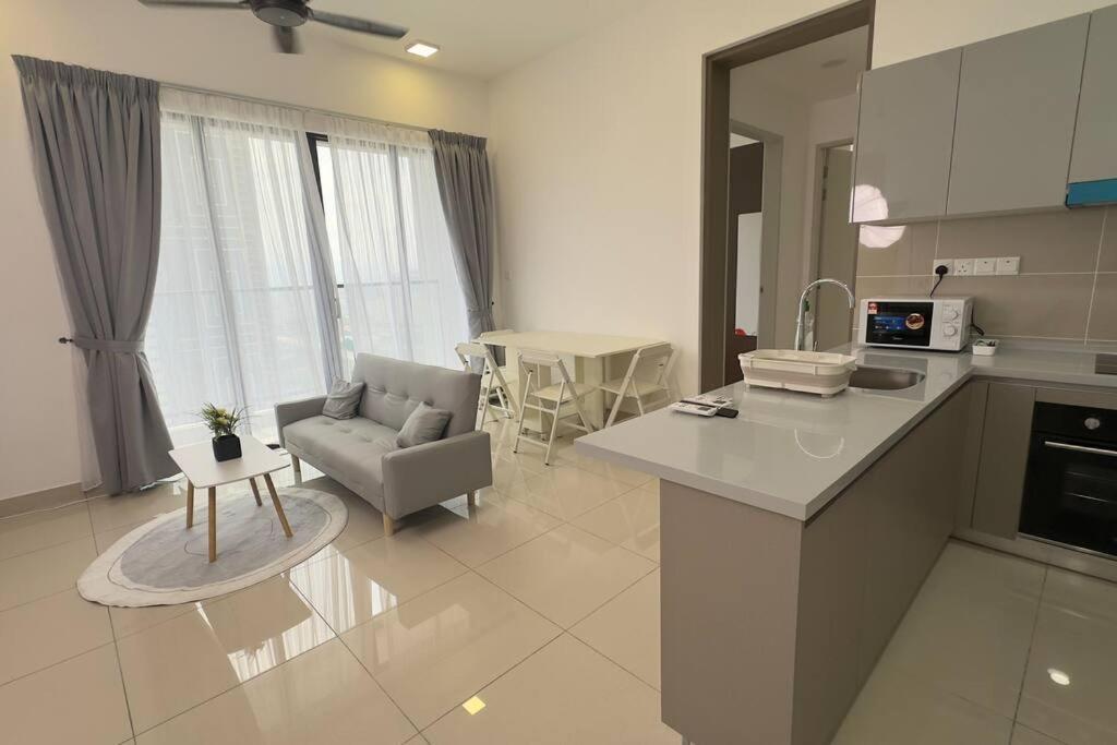 Luxury 2BR 2BR KLCC view service suites Trion A2610 KL