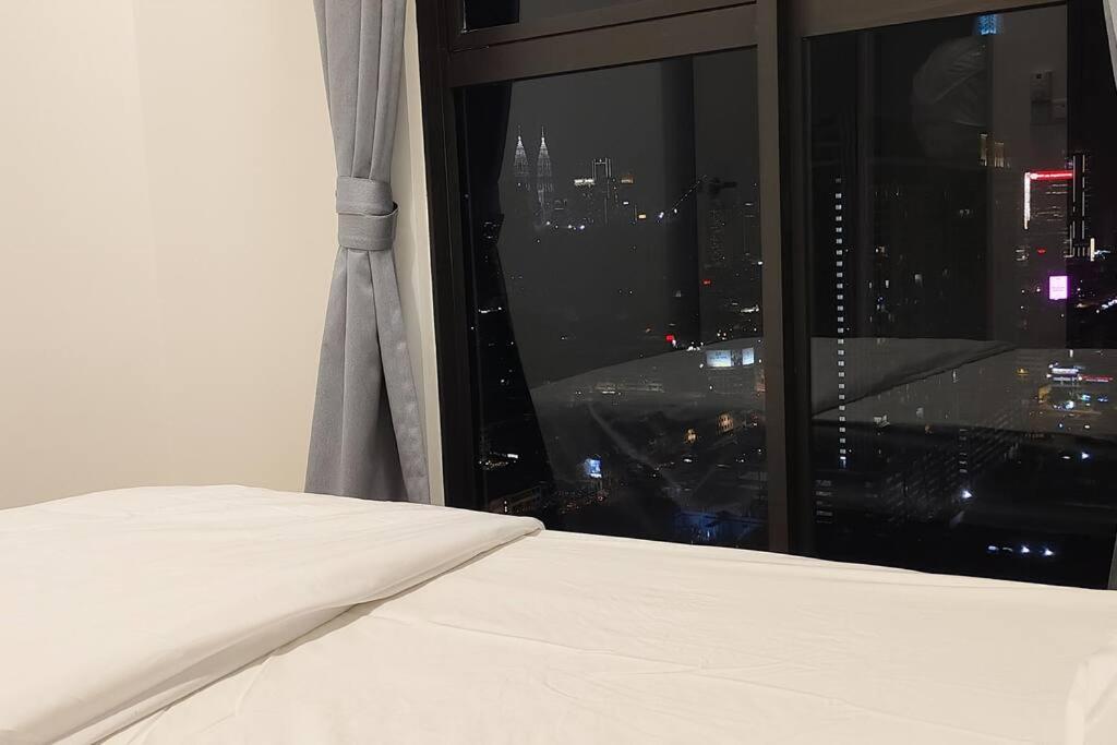 Luxury 2BR 2BR KLCC view service suites Trion A2610 KL