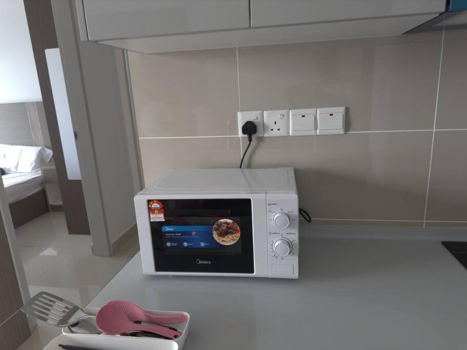 Luxury 2BR 2BR KLCC view service suites Trion A2610 KL