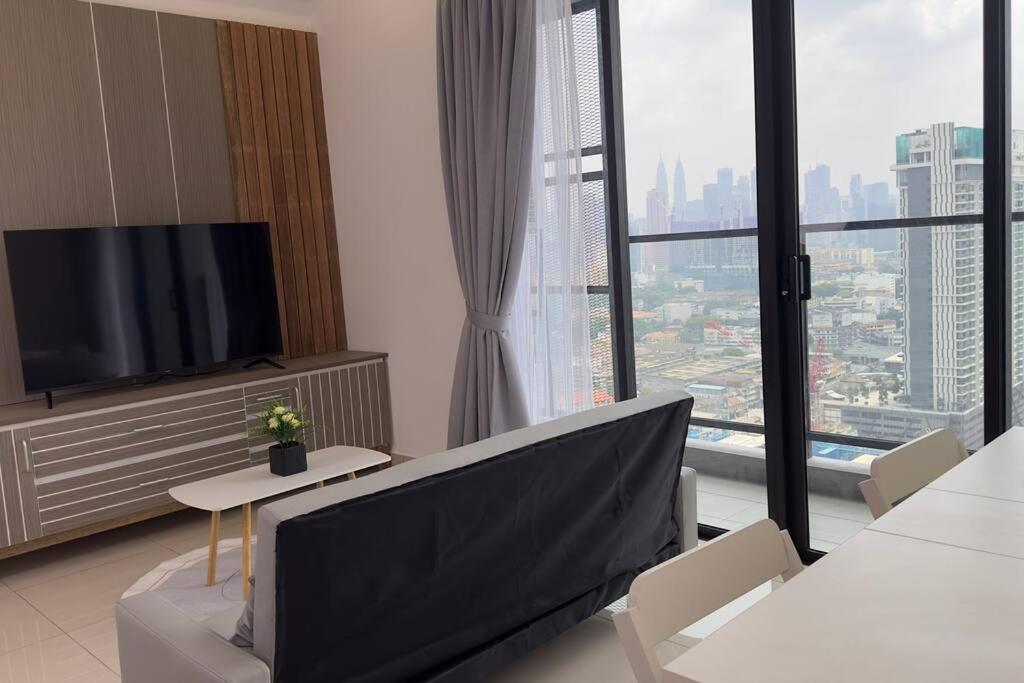 Luxury 2BR 2BR KLCC view service suites Trion A2610 KL