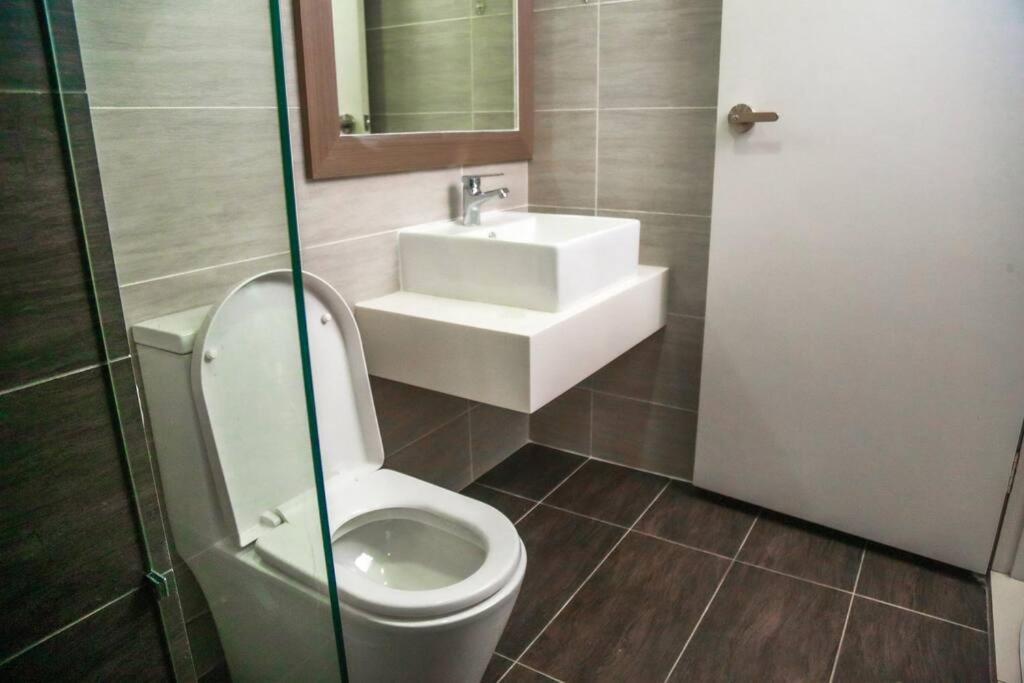 Luxury 2BR 2BR KLCC view service suites Trion A2610 KL