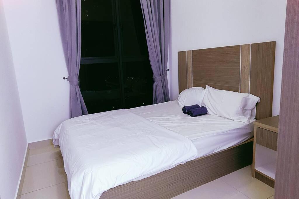 Luxury 2BR 2BR KLCC view service suites Trion A2610 KL