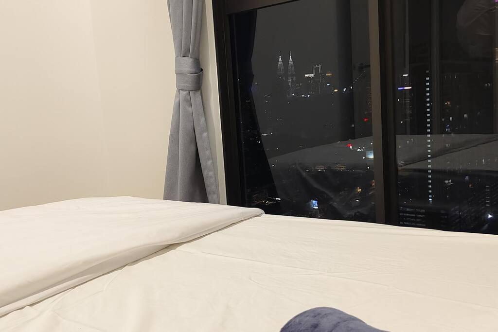 Luxury 2BR 2BR KLCC view service suites Trion A2610 KL