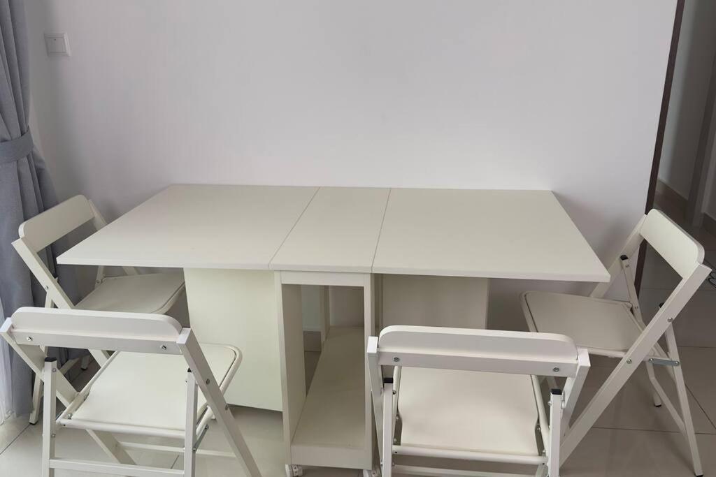 Luxury 2BR 2BR KLCC view service suites Trion A2610 KL