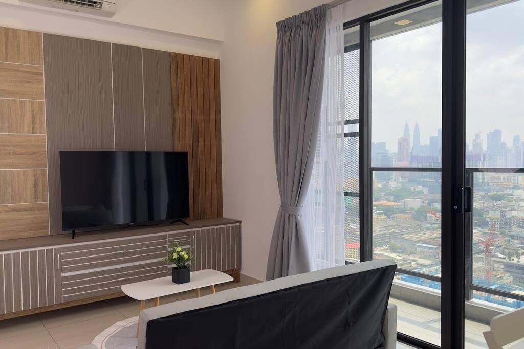 Luxury 2BR 2BR KLCC view service suites Trion A2610 KL