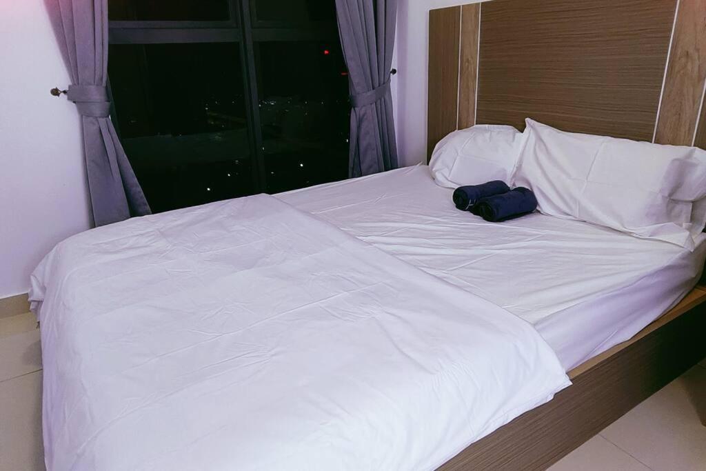 Luxury 2BR 2BR KLCC view service suites Trion A2610 KL