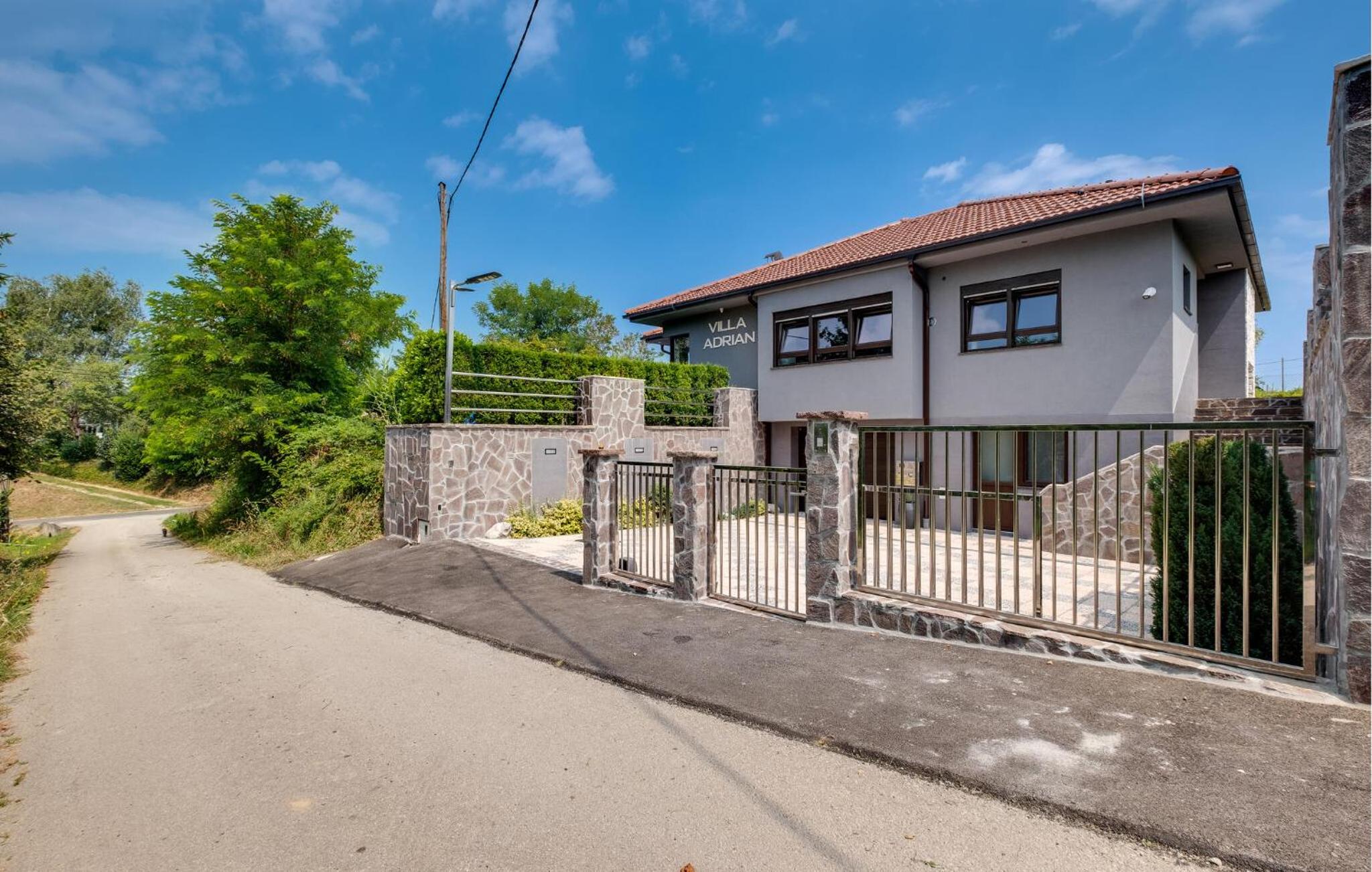 Beautiful Home In Igrisce