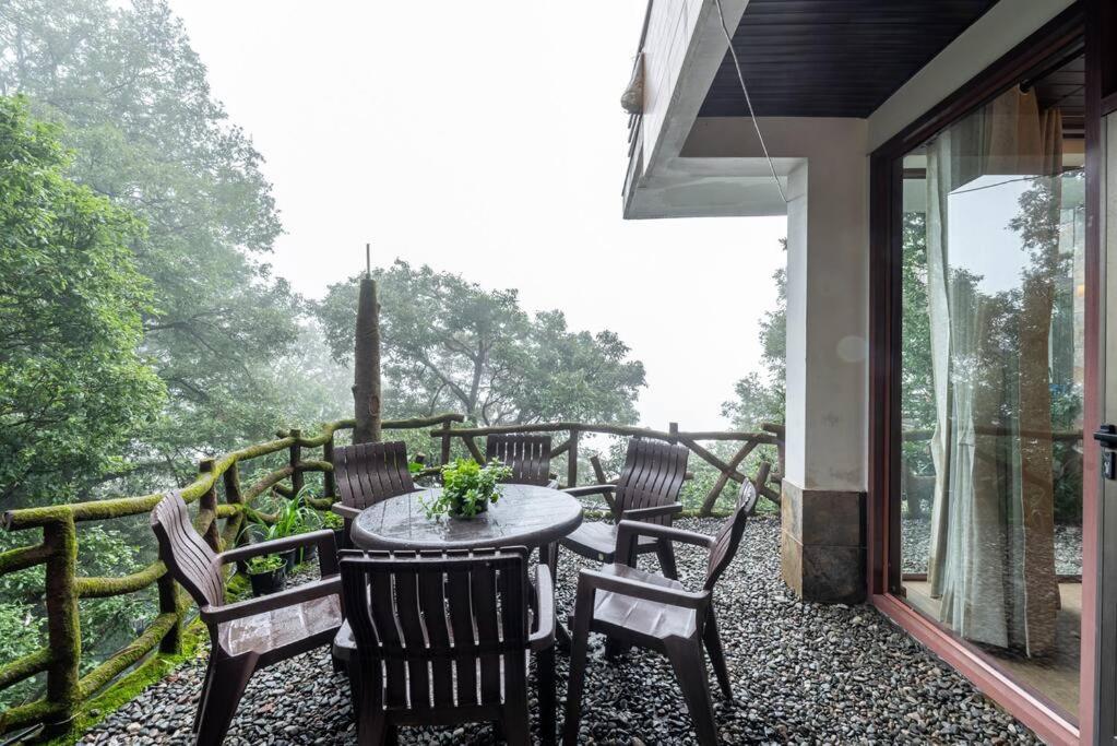 Lake View 3BHK close to Mall Road l Zen Den view 5