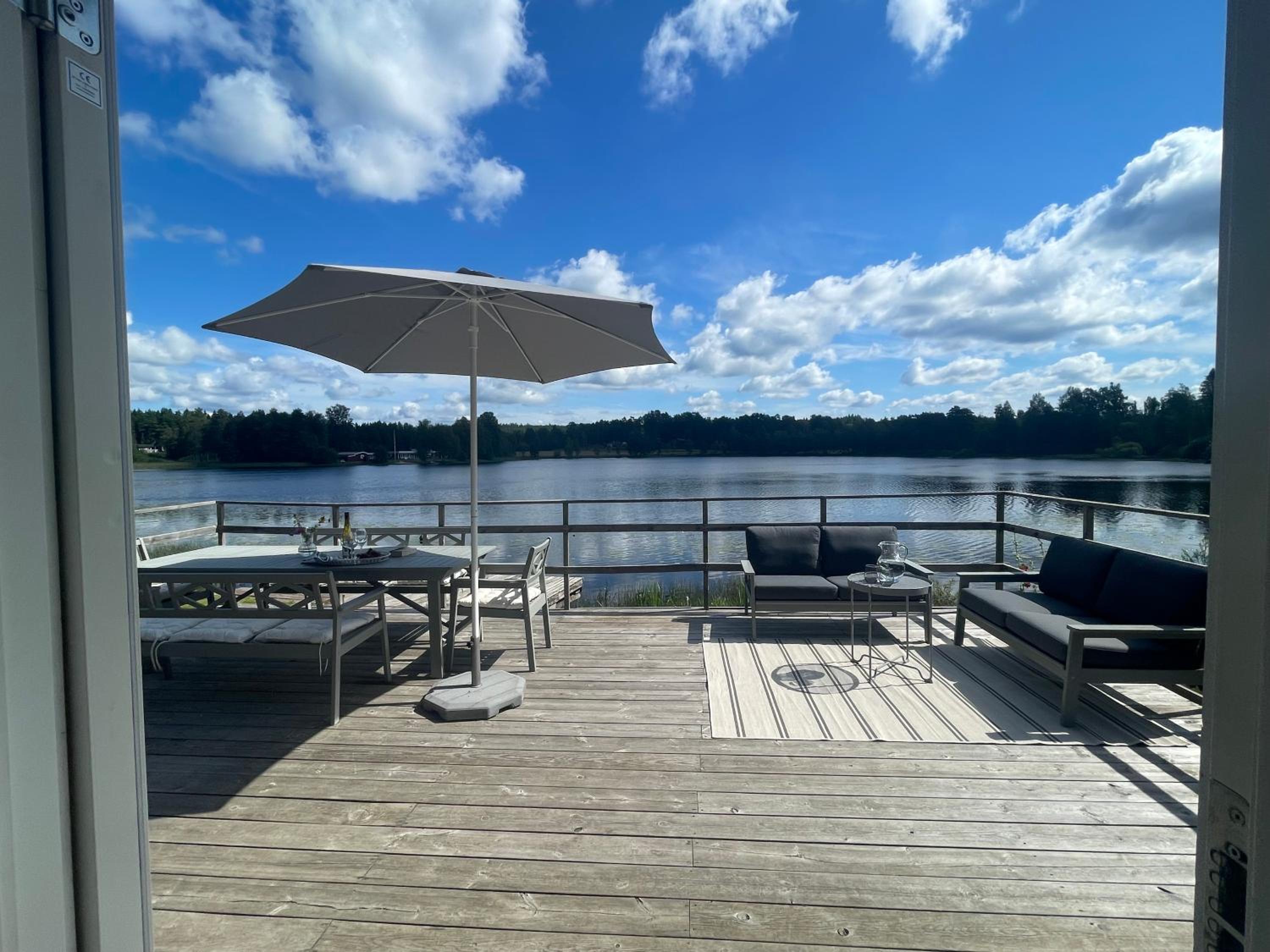 Stuga med strandtomt i Smålands natursköna miljö view 4