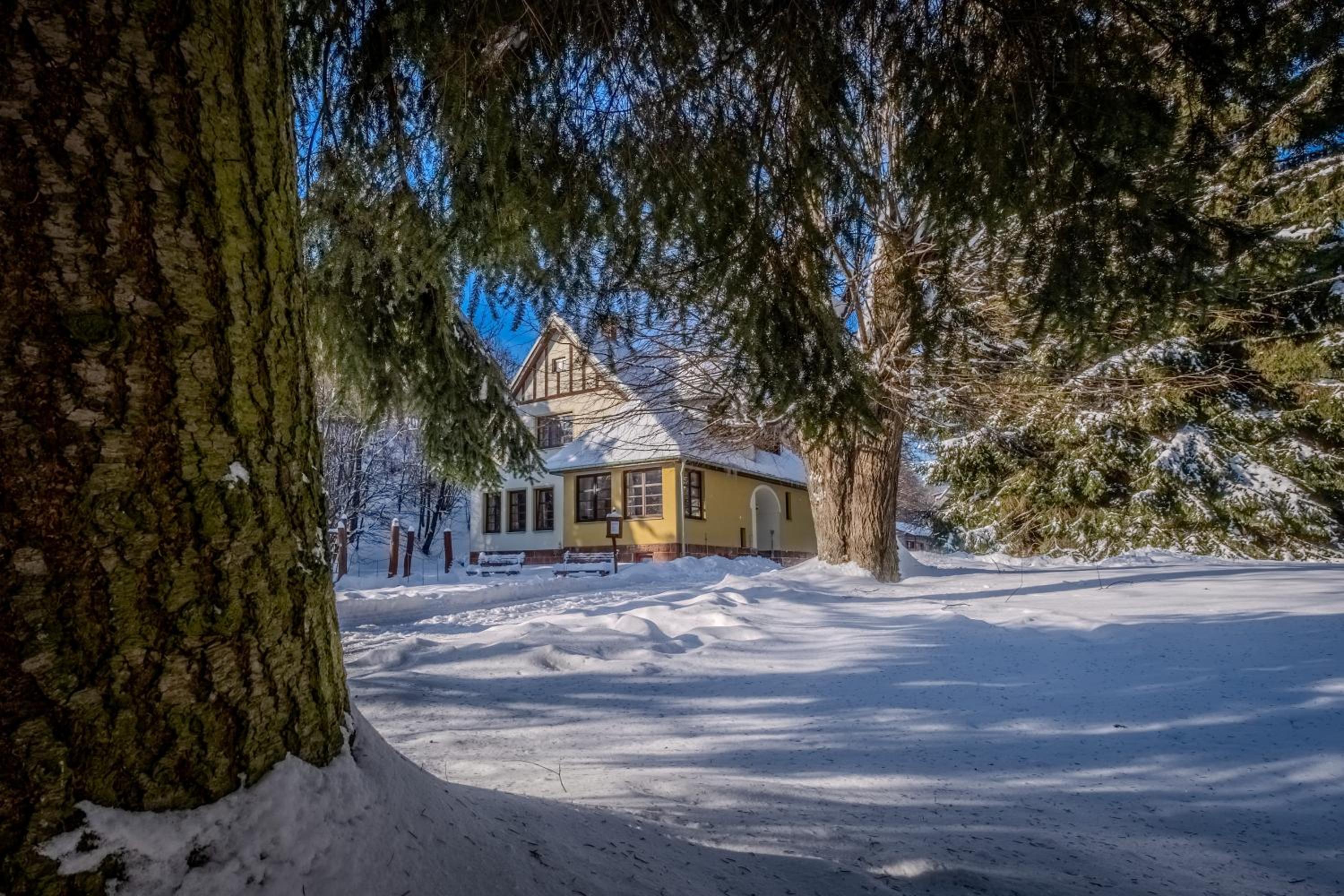 Villa with pool, sauna, pergola, park, and playground